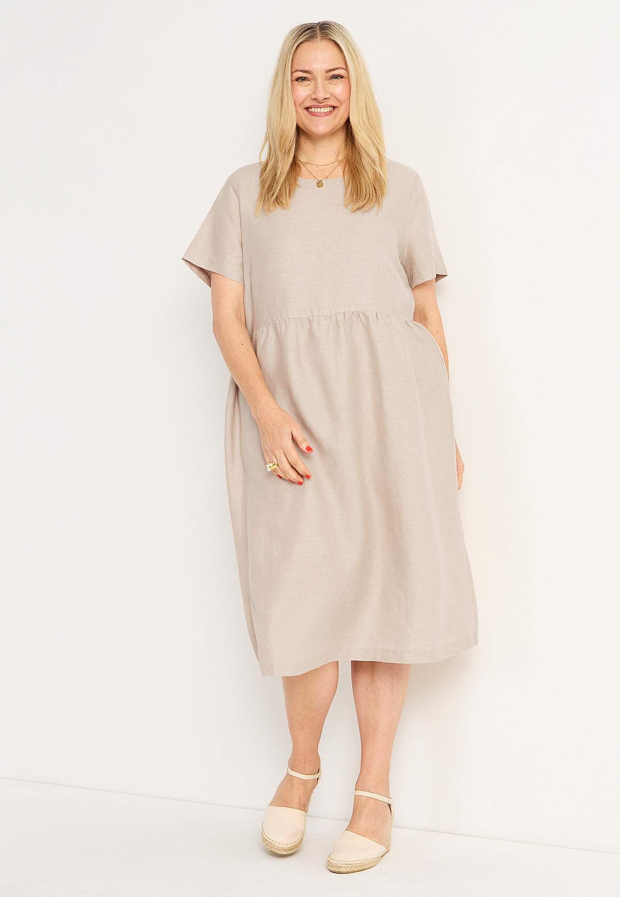 Leinenkleid Premium mit kurzem Ärmel
