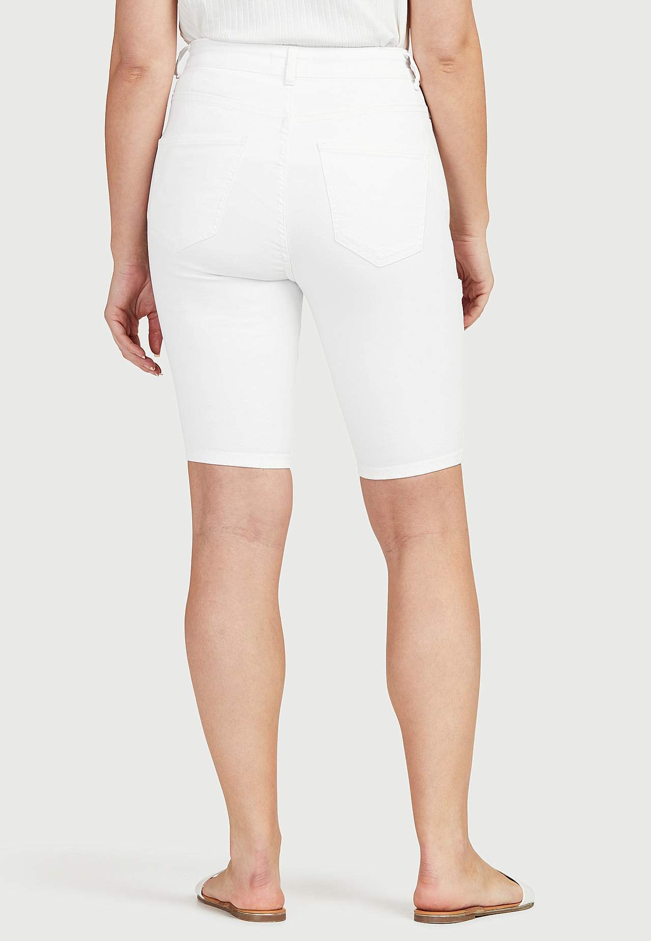 Elastische Denim-Shorts mit langem Bein Ella