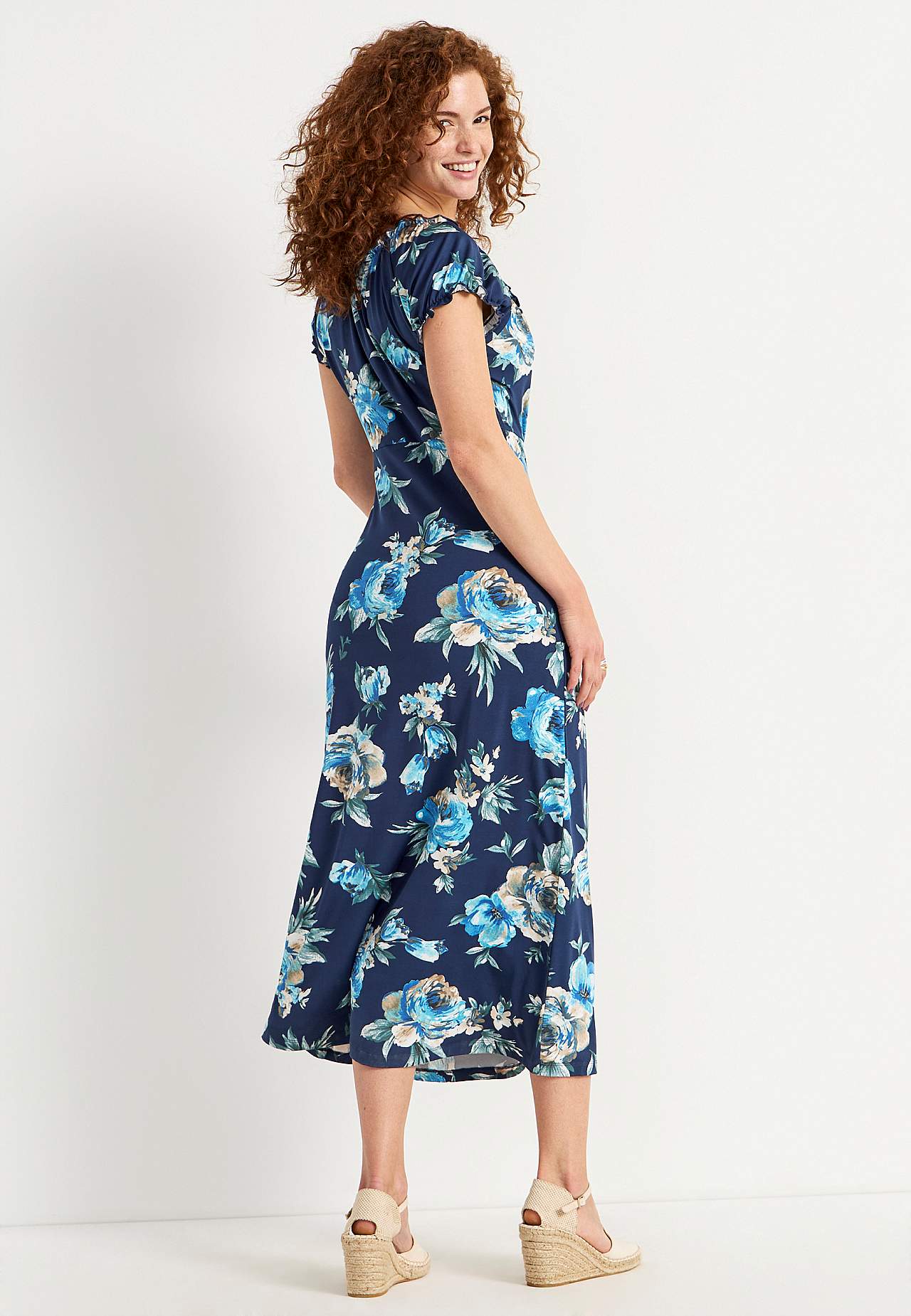 Langes, gemustertes schulterfreies Kleid