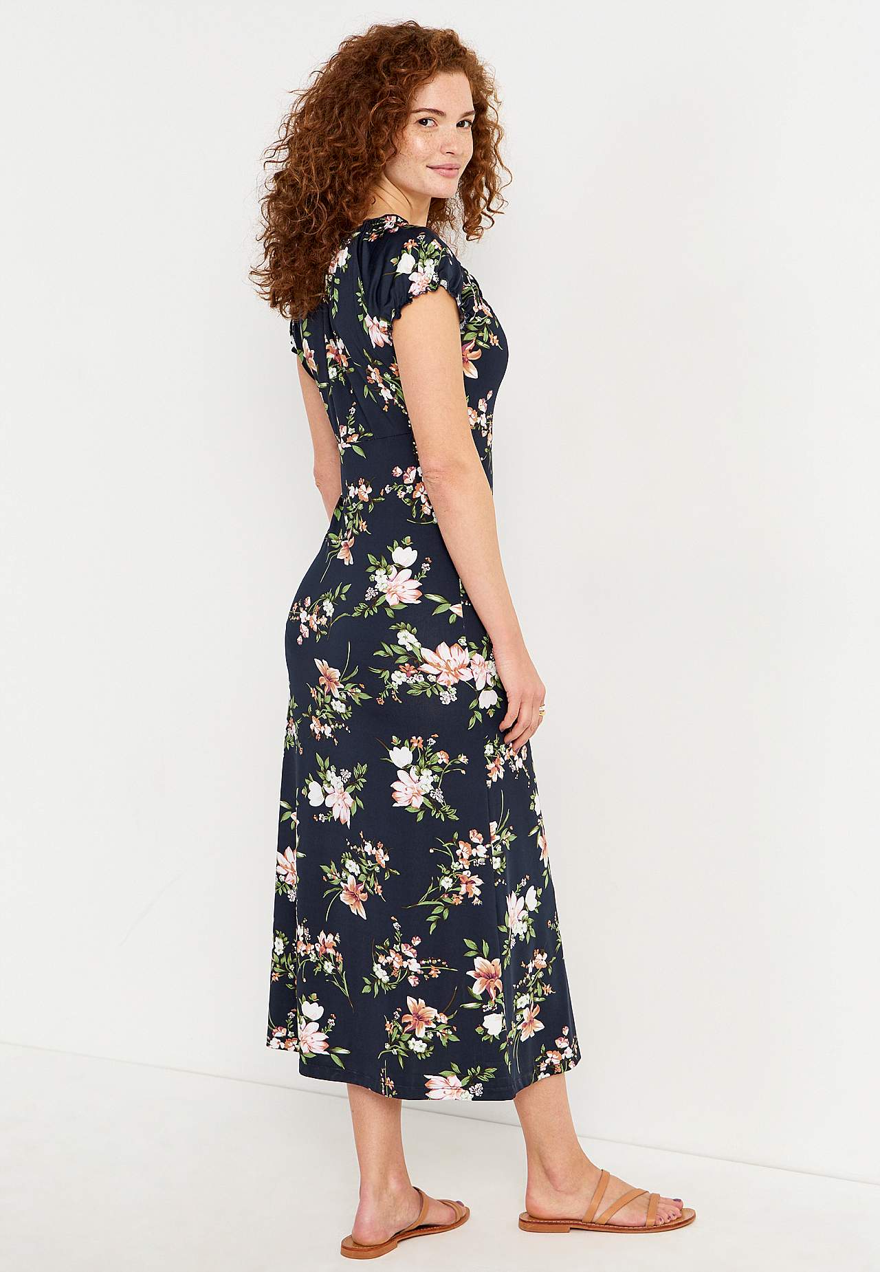 Langes, gemustertes schulterfreies Kleid
