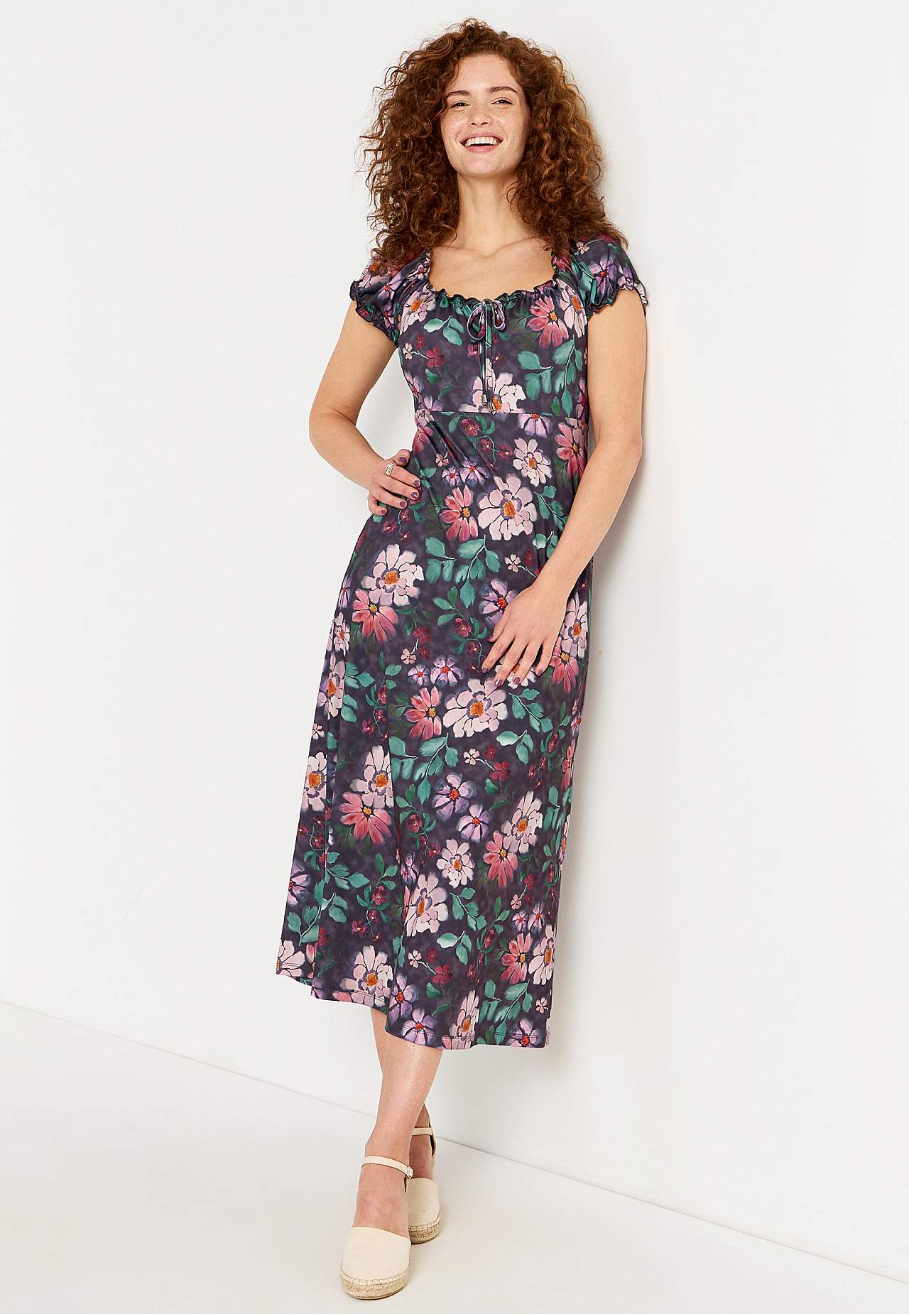 Langes, gemustertes schulterfreies Kleid
