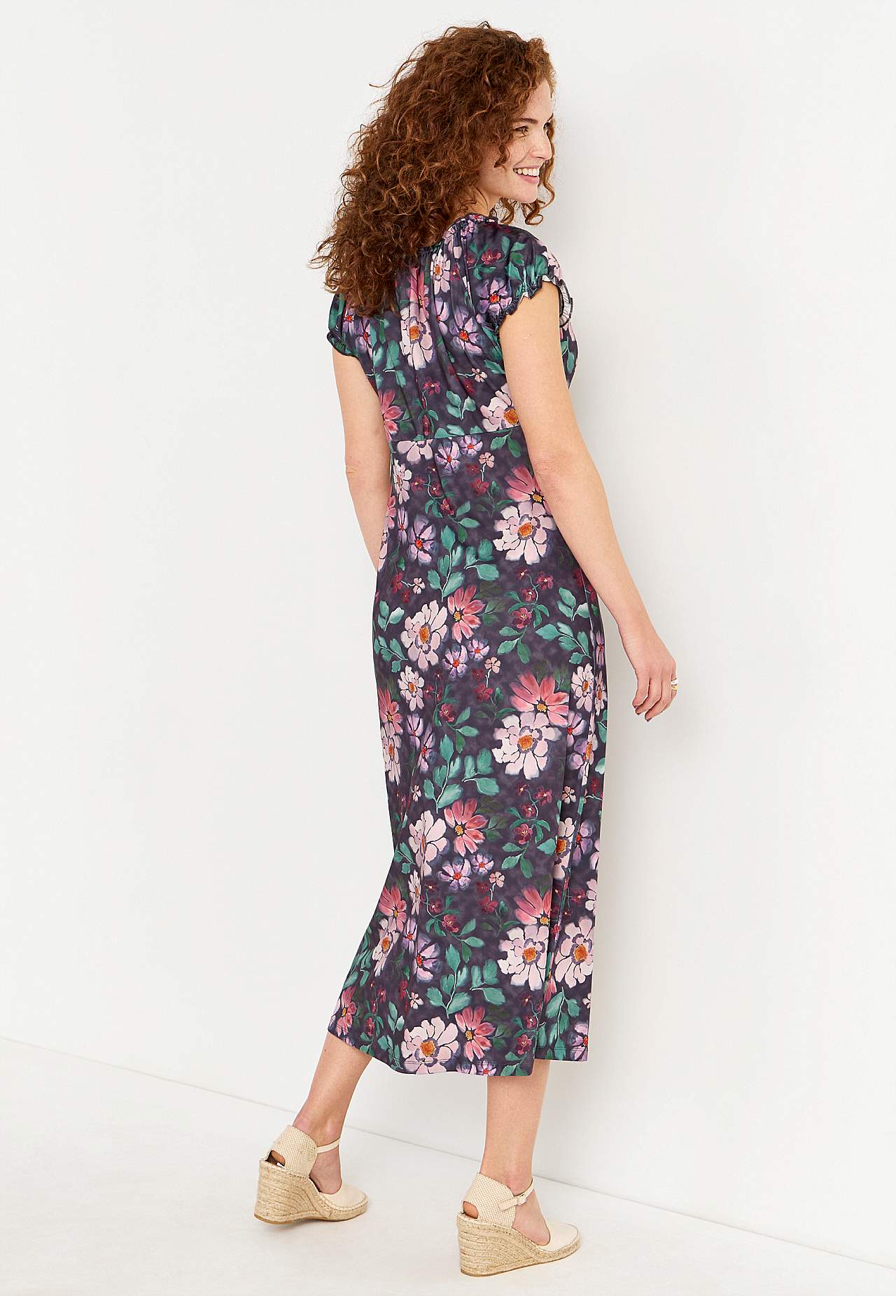 Langes, gemustertes schulterfreies Kleid