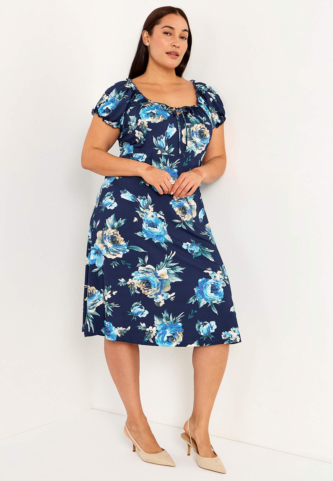 Gemustertes schulterfreies Kleid