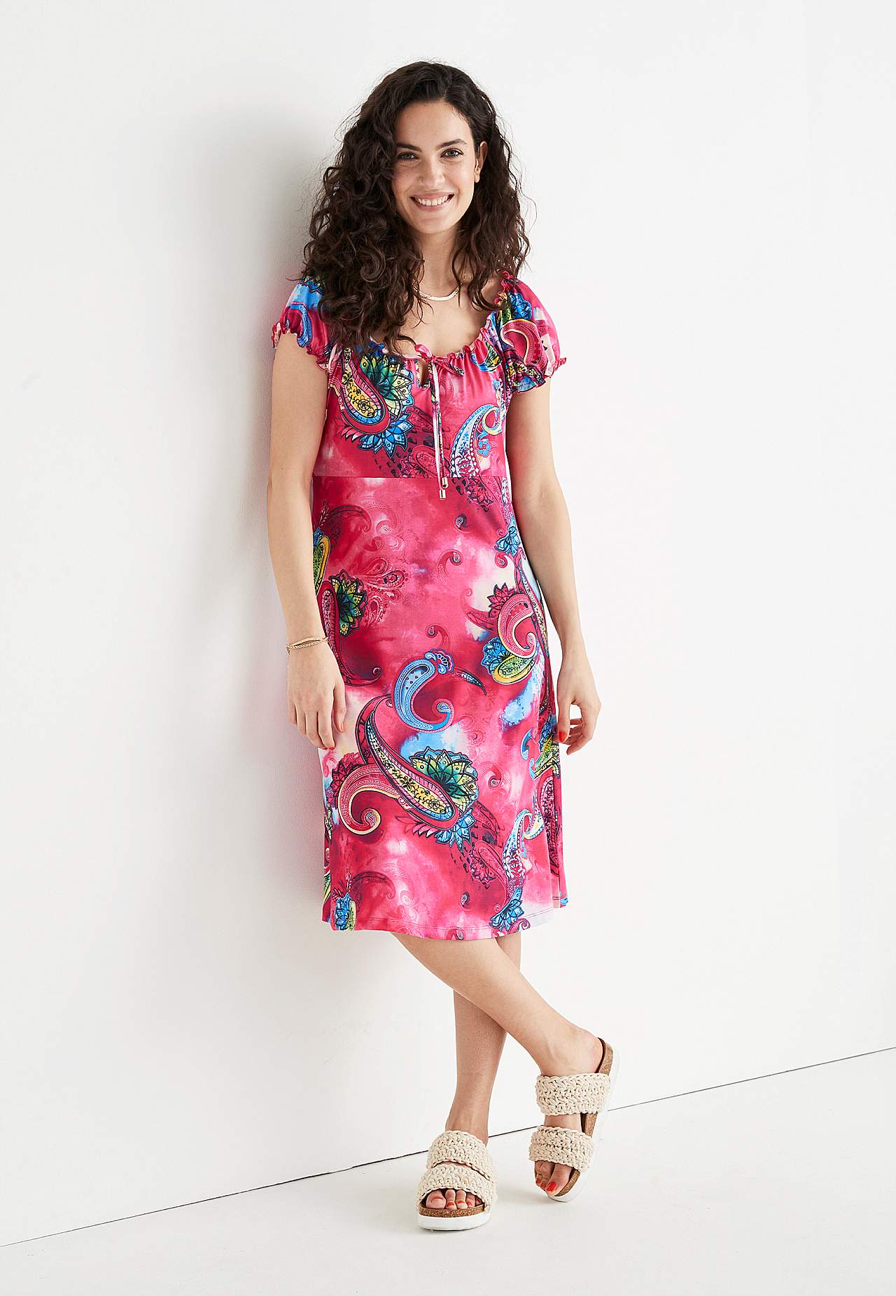 Gemustertes schulterfreies Kleid
