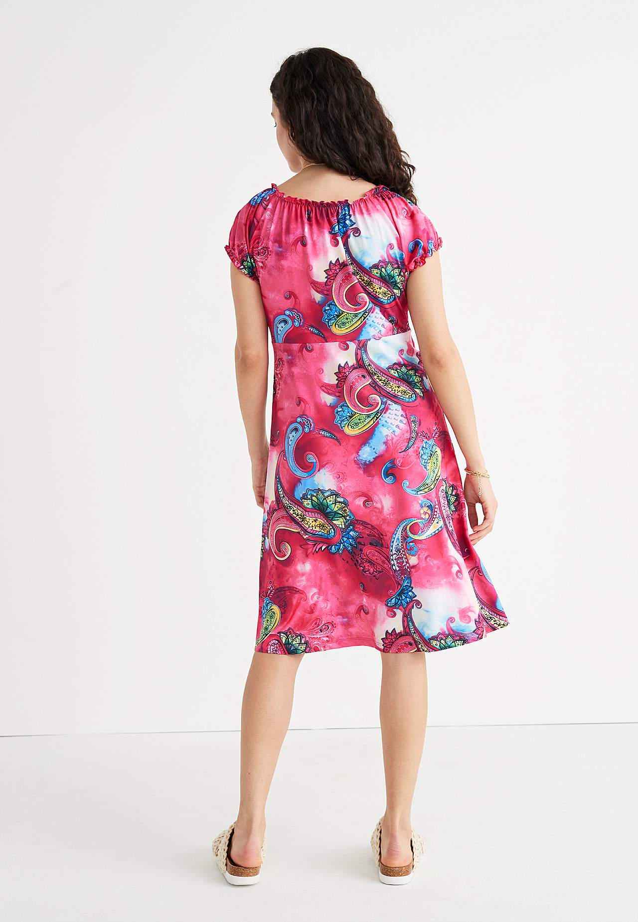 Gemustertes schulterfreies Kleid