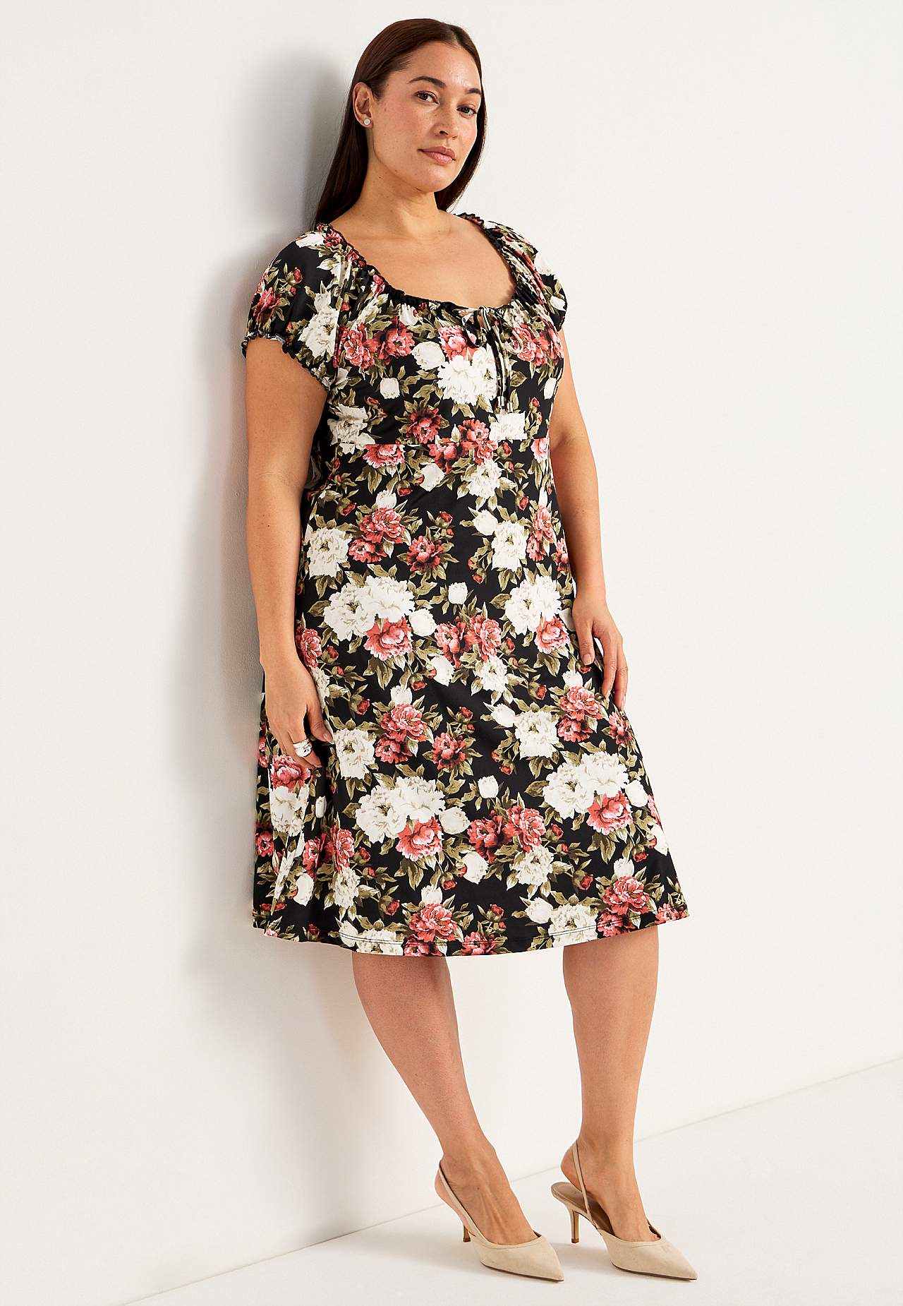 Gemustertes schulterfreies Kleid