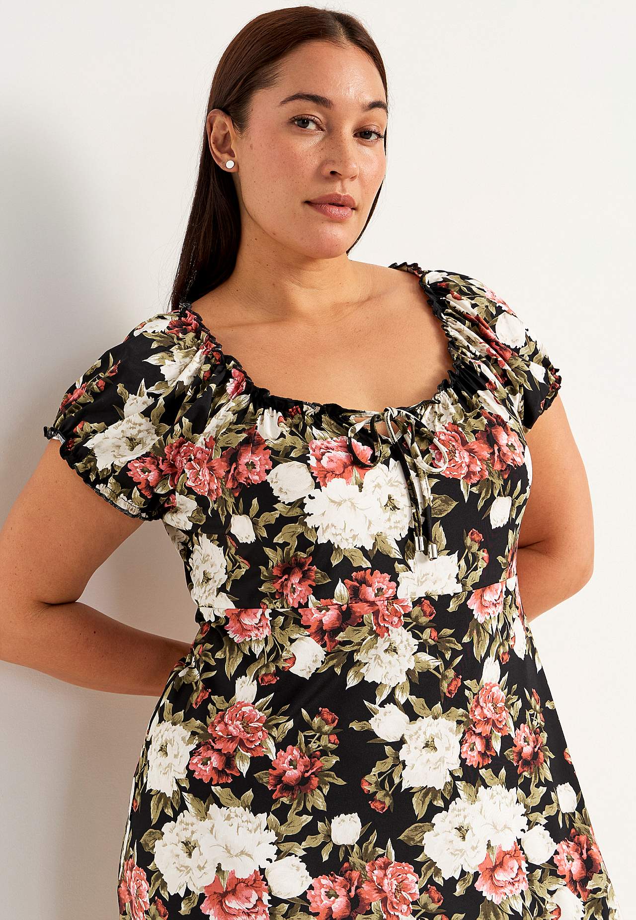 Gemustertes schulterfreies Kleid