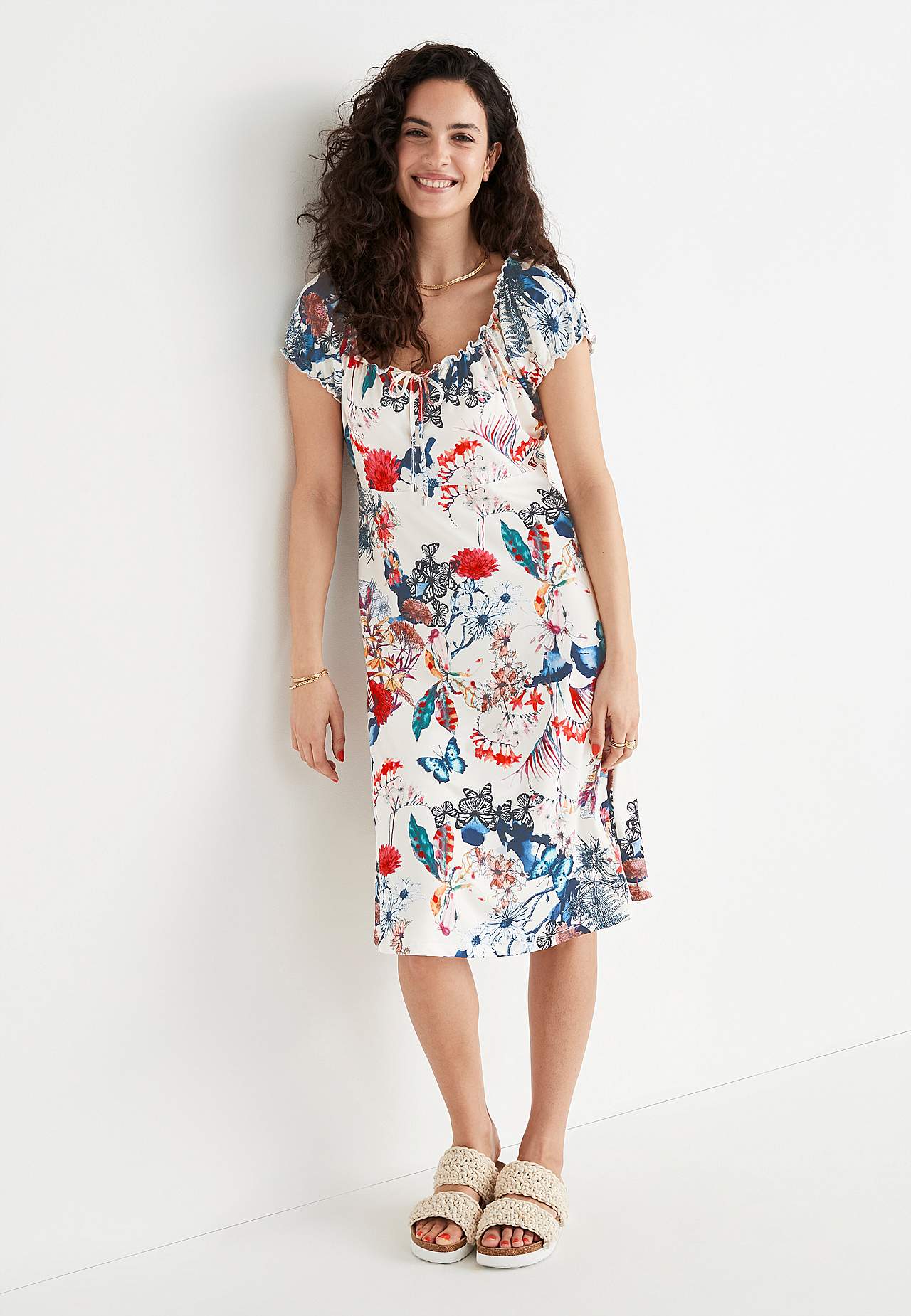 Gemustertes schulterfreies Kleid