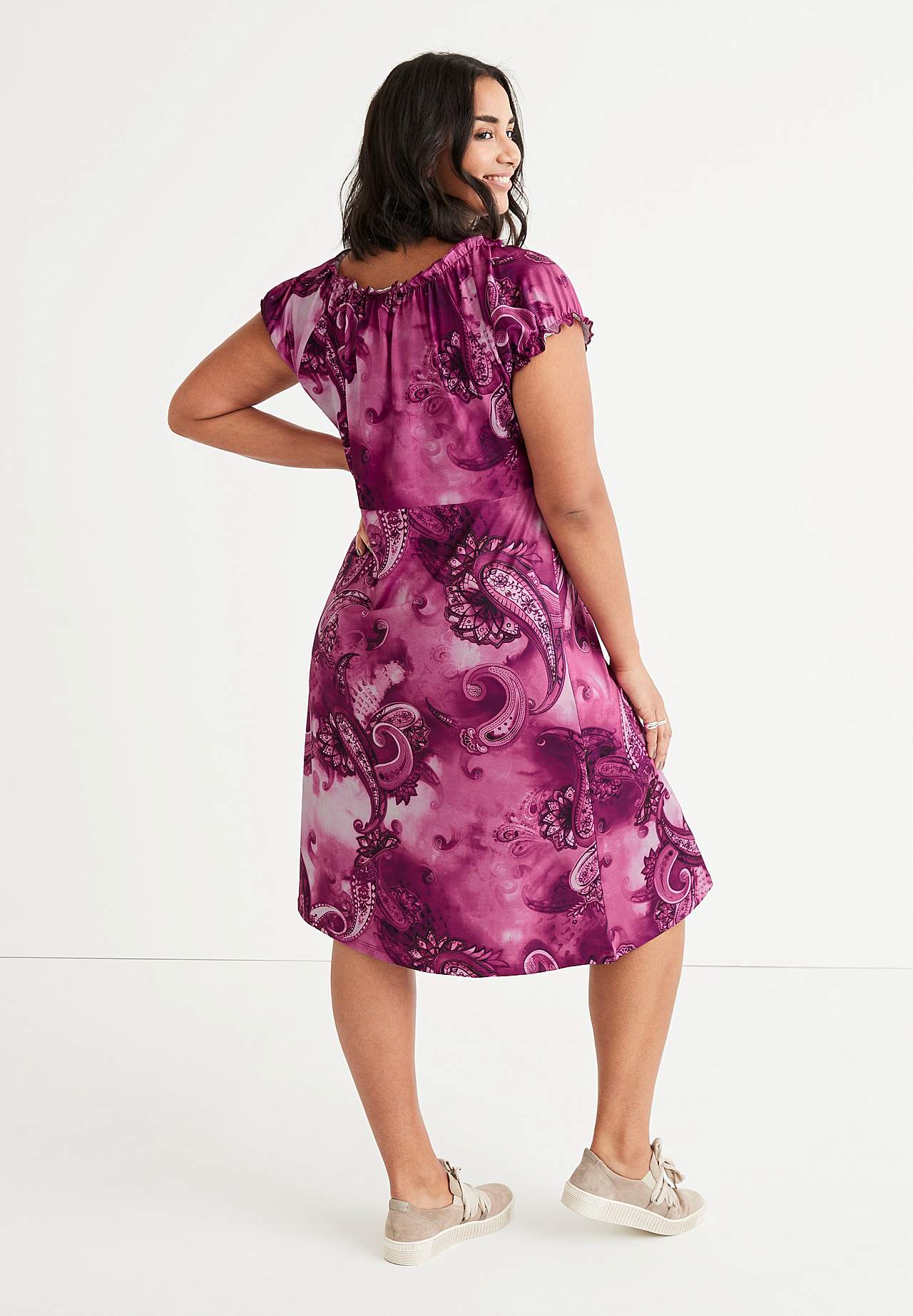 Gemustertes schulterfreies Kleid