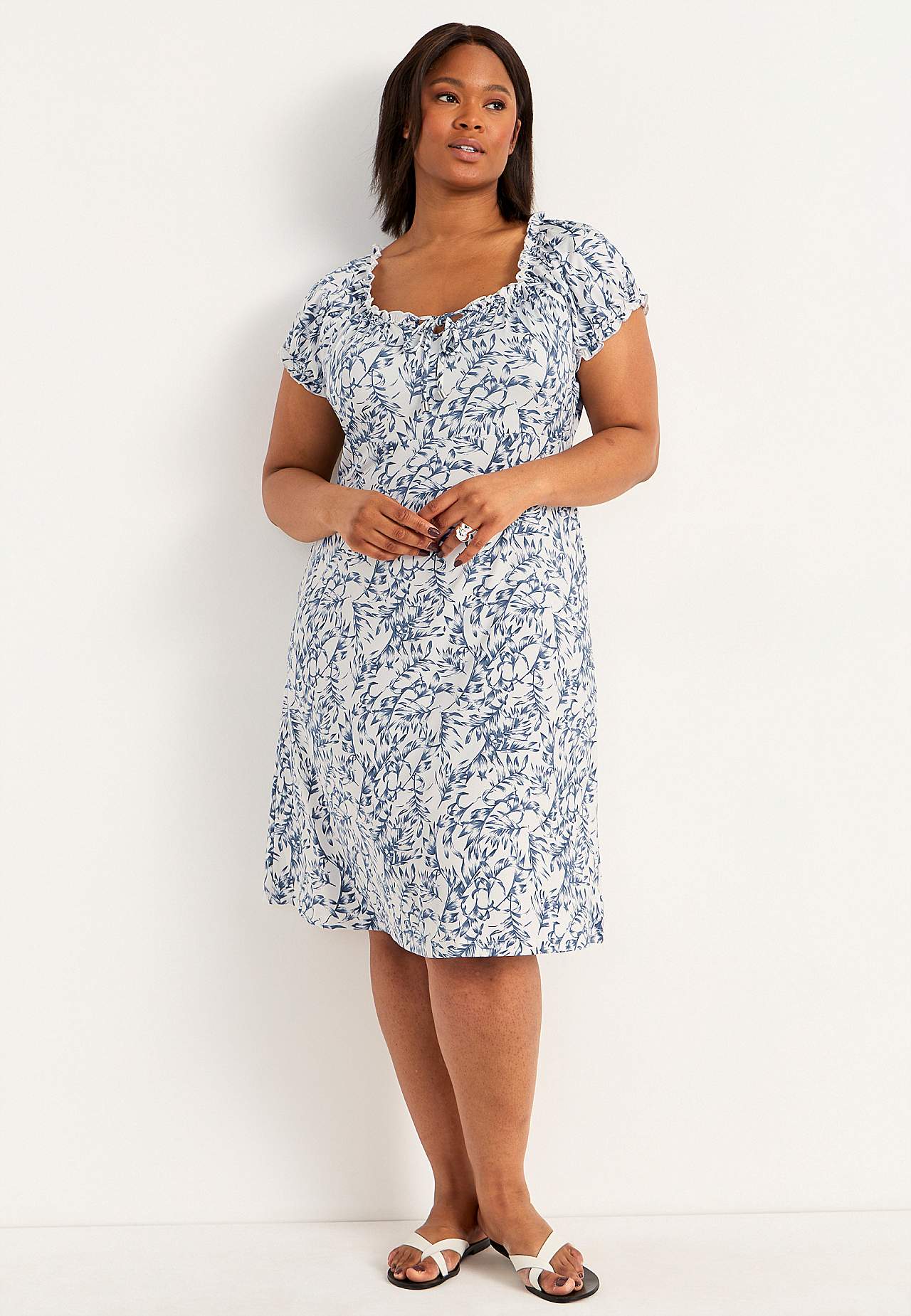 Gemustertes schulterfreies Kleid