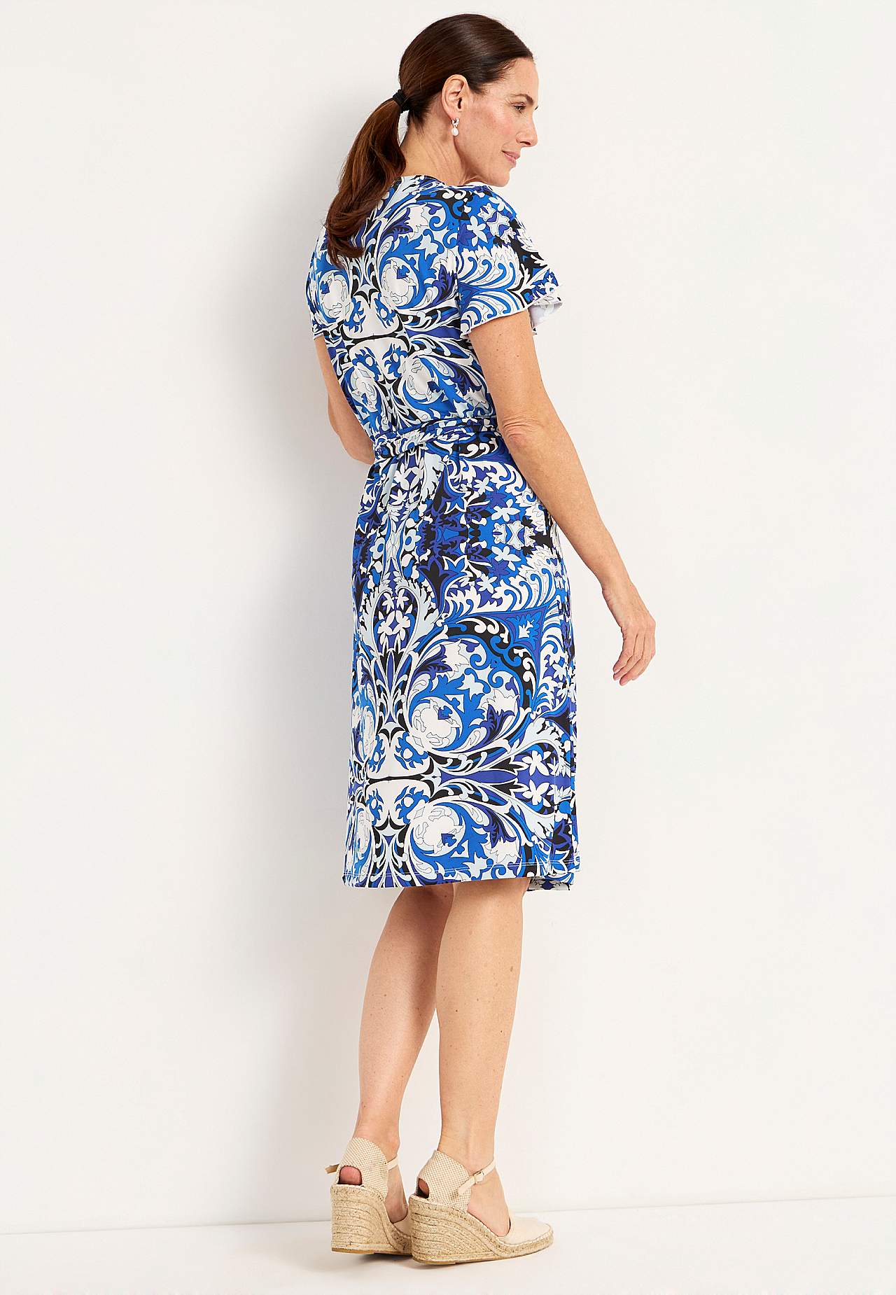 Gemustertes Front-Wickelkleid aus Jersey