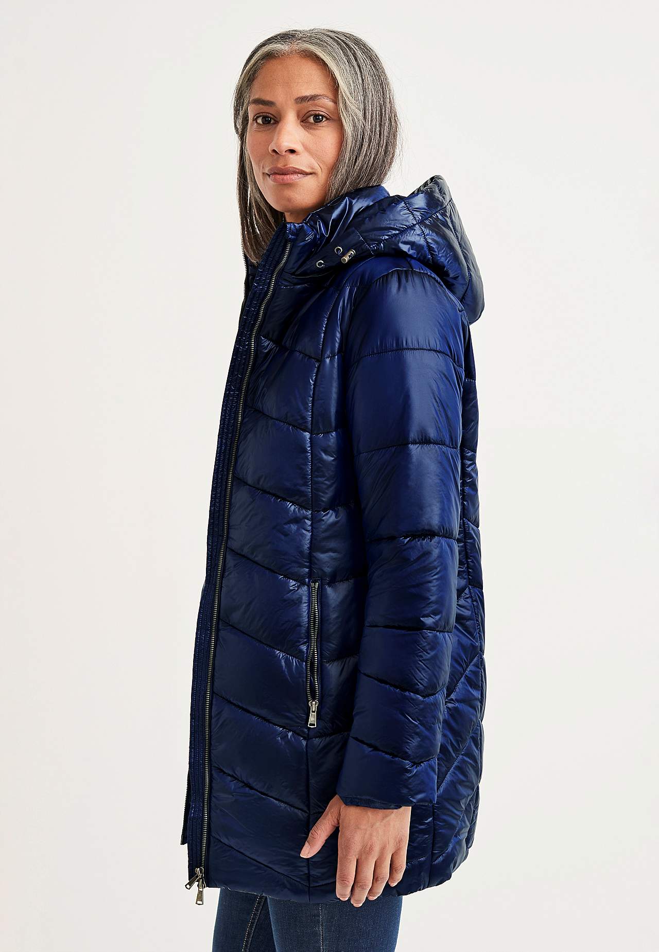 Gepolsterte Jacke mit schimmerndem Stoff