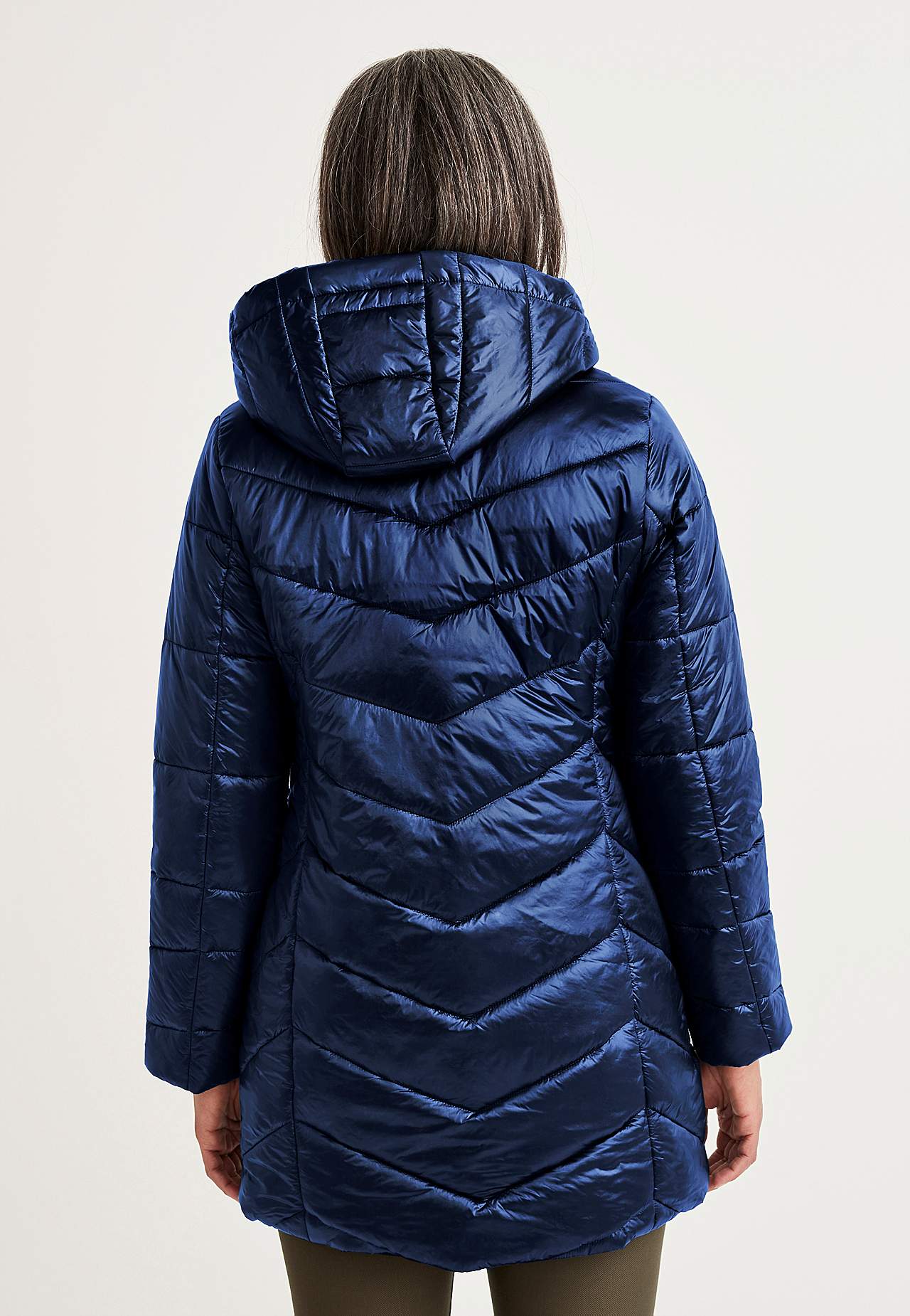 Gepolsterte Jacke mit schimmerndem Stoff