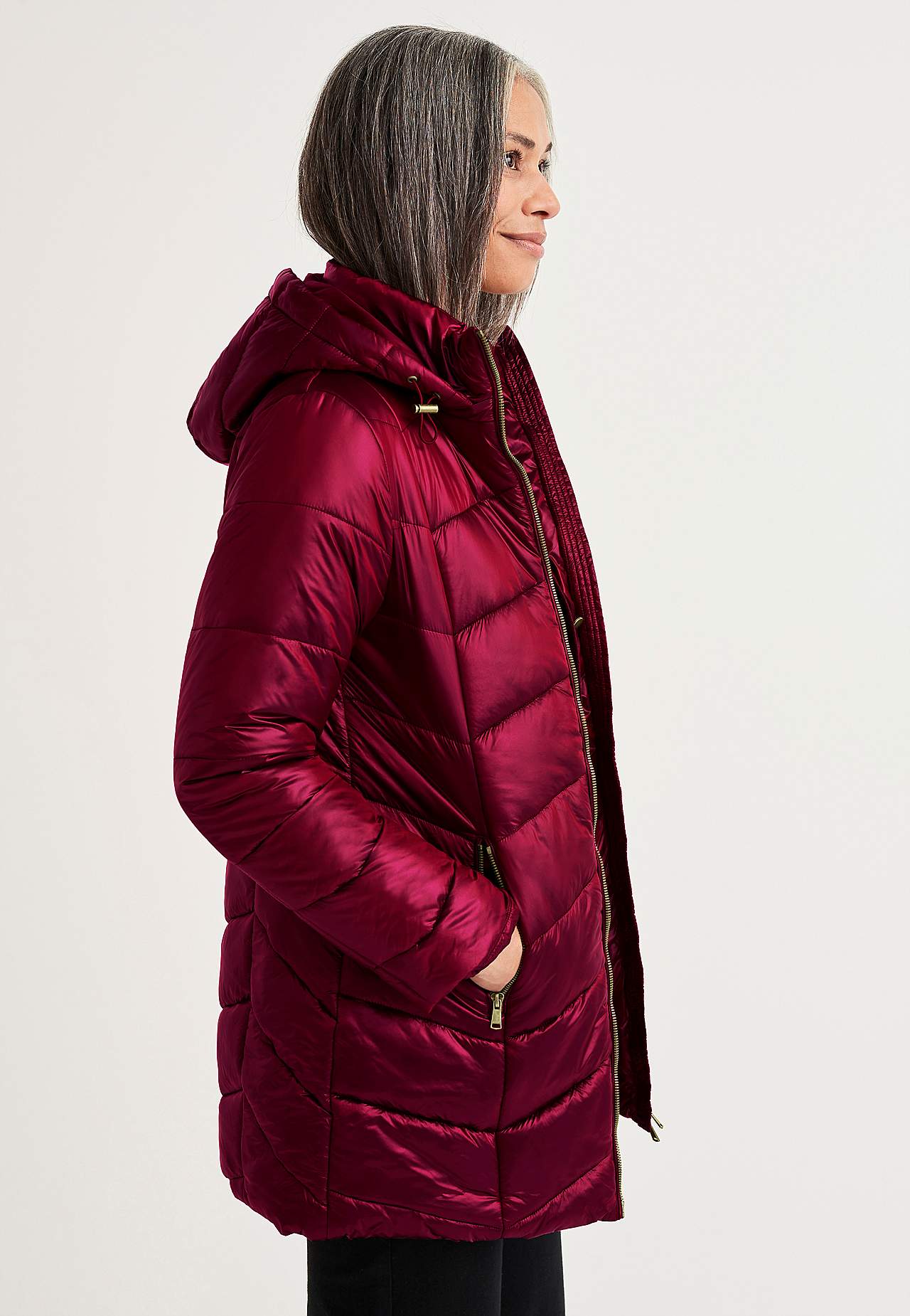 Gepolsterte Jacke mit schimmerndem Stoff