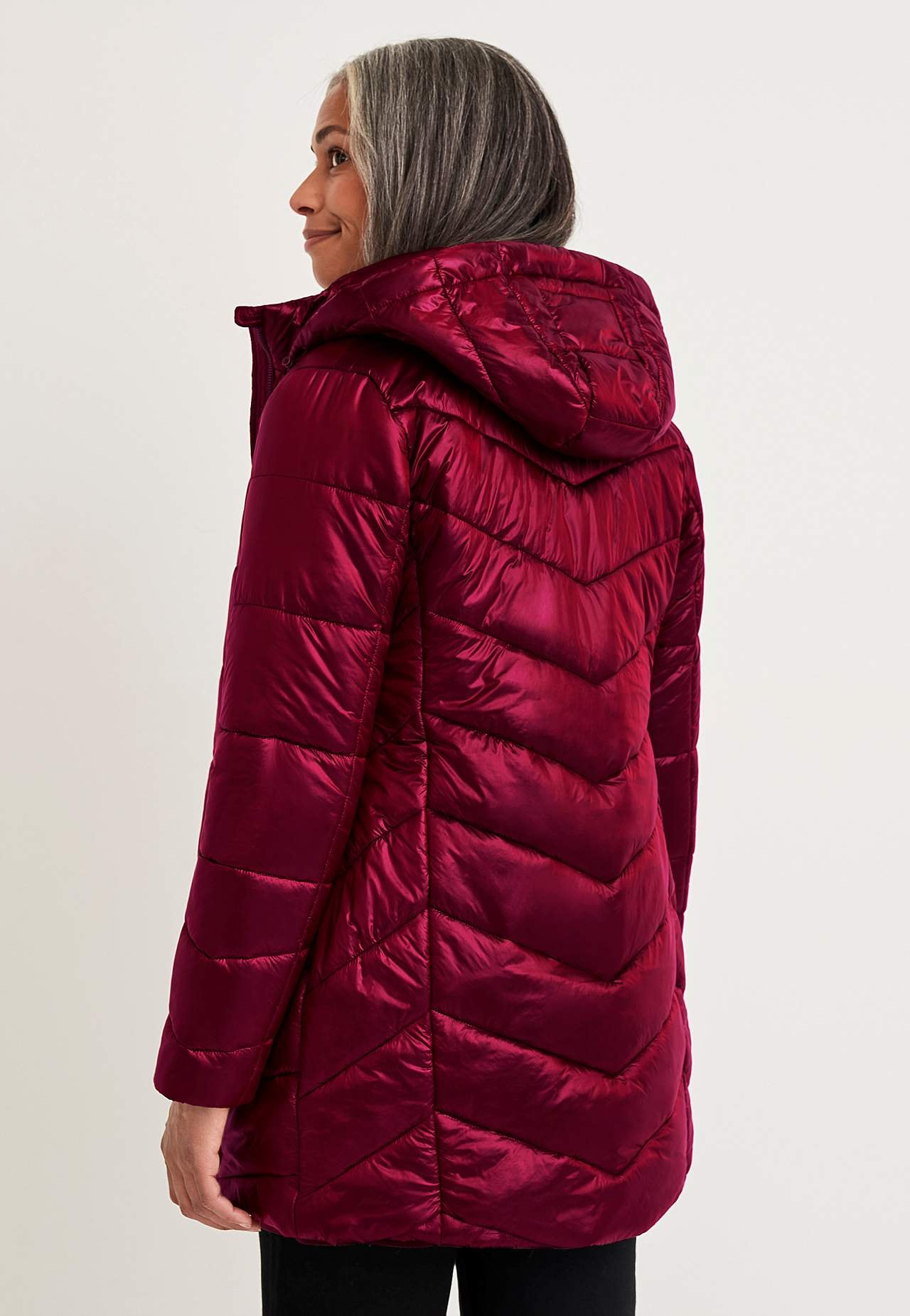 Gepolsterte Jacke mit schimmerndem Stoff