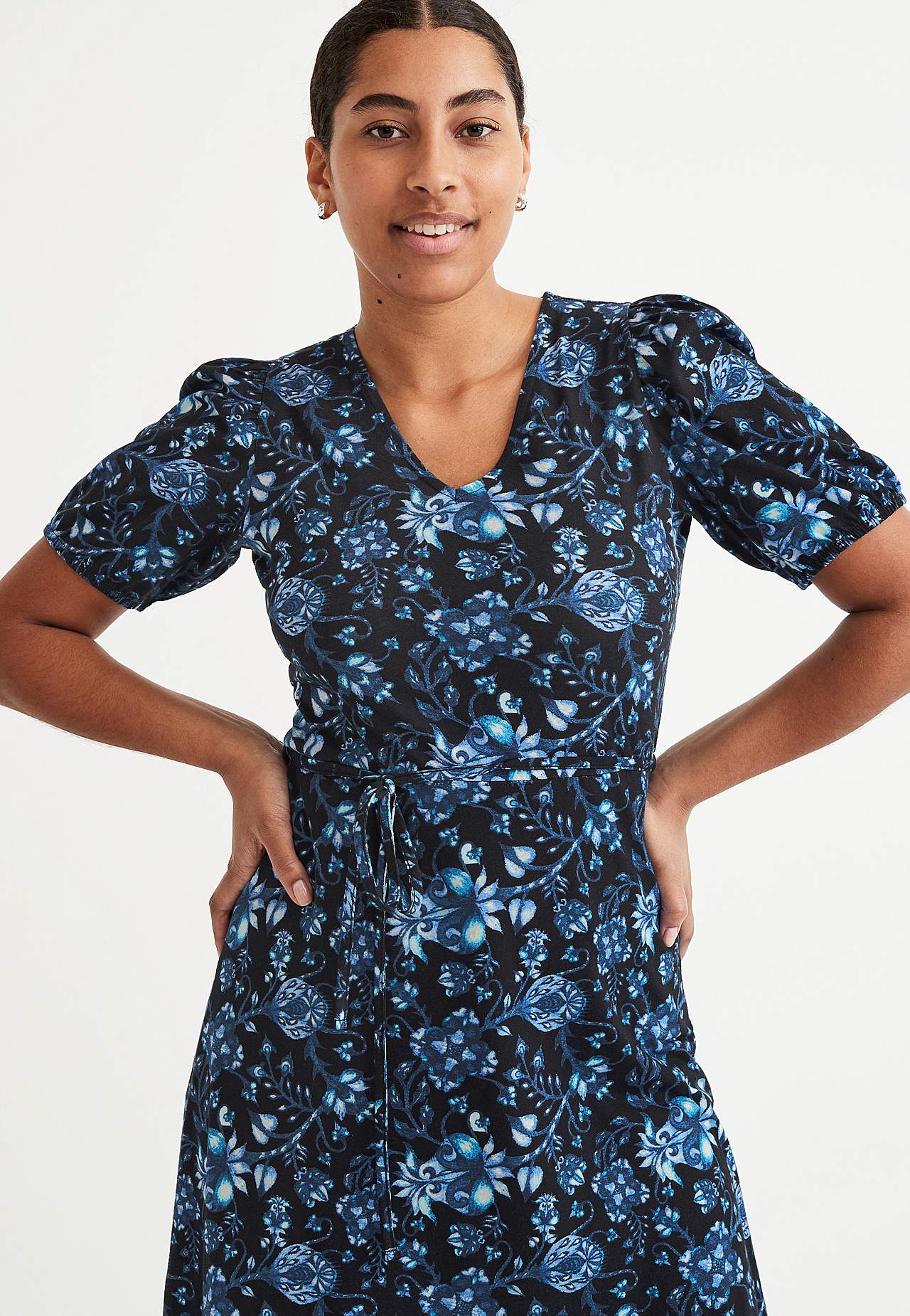 Gemustertes, kurzes Jerseykleid