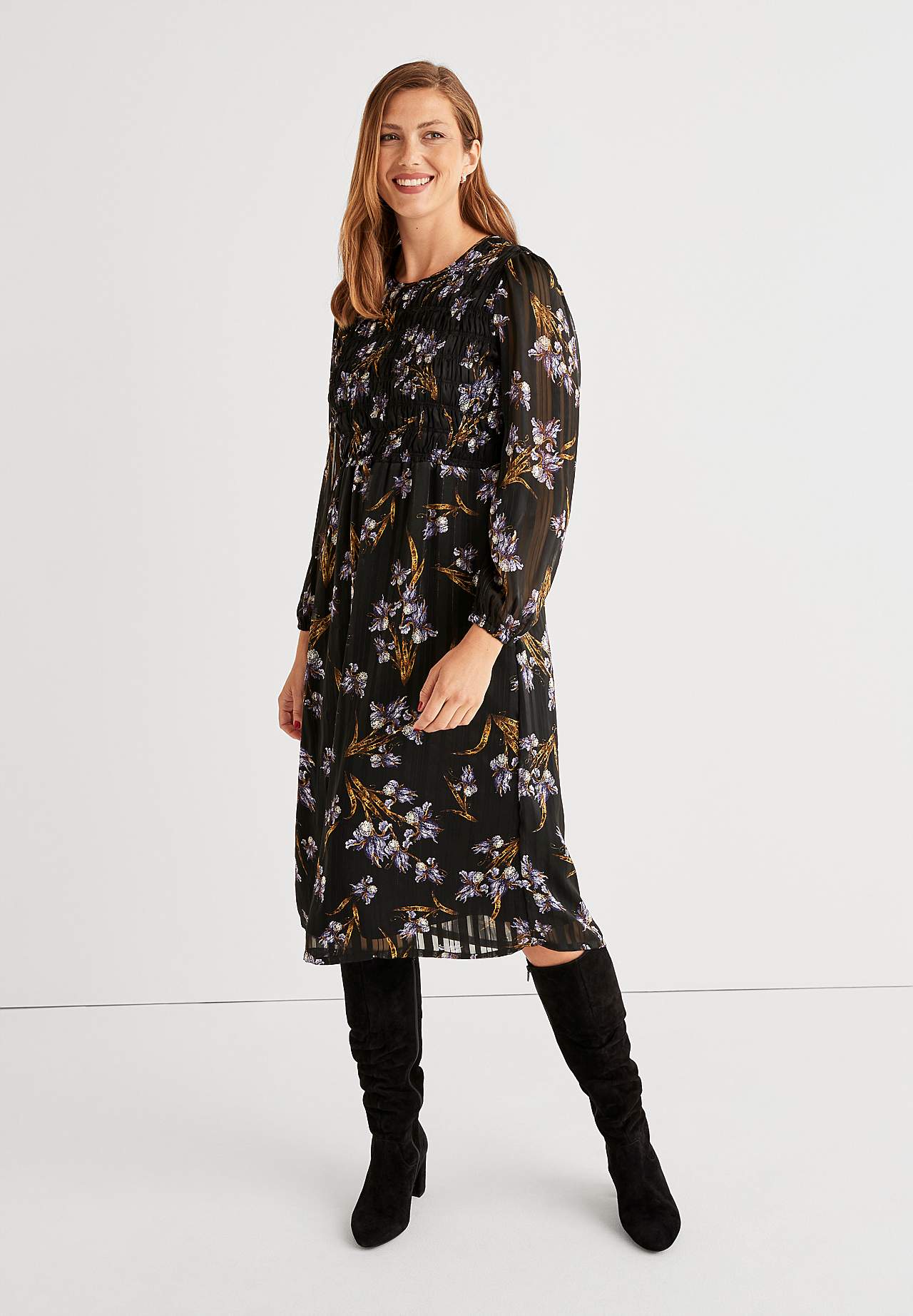 Kleid mit Smokarbeit