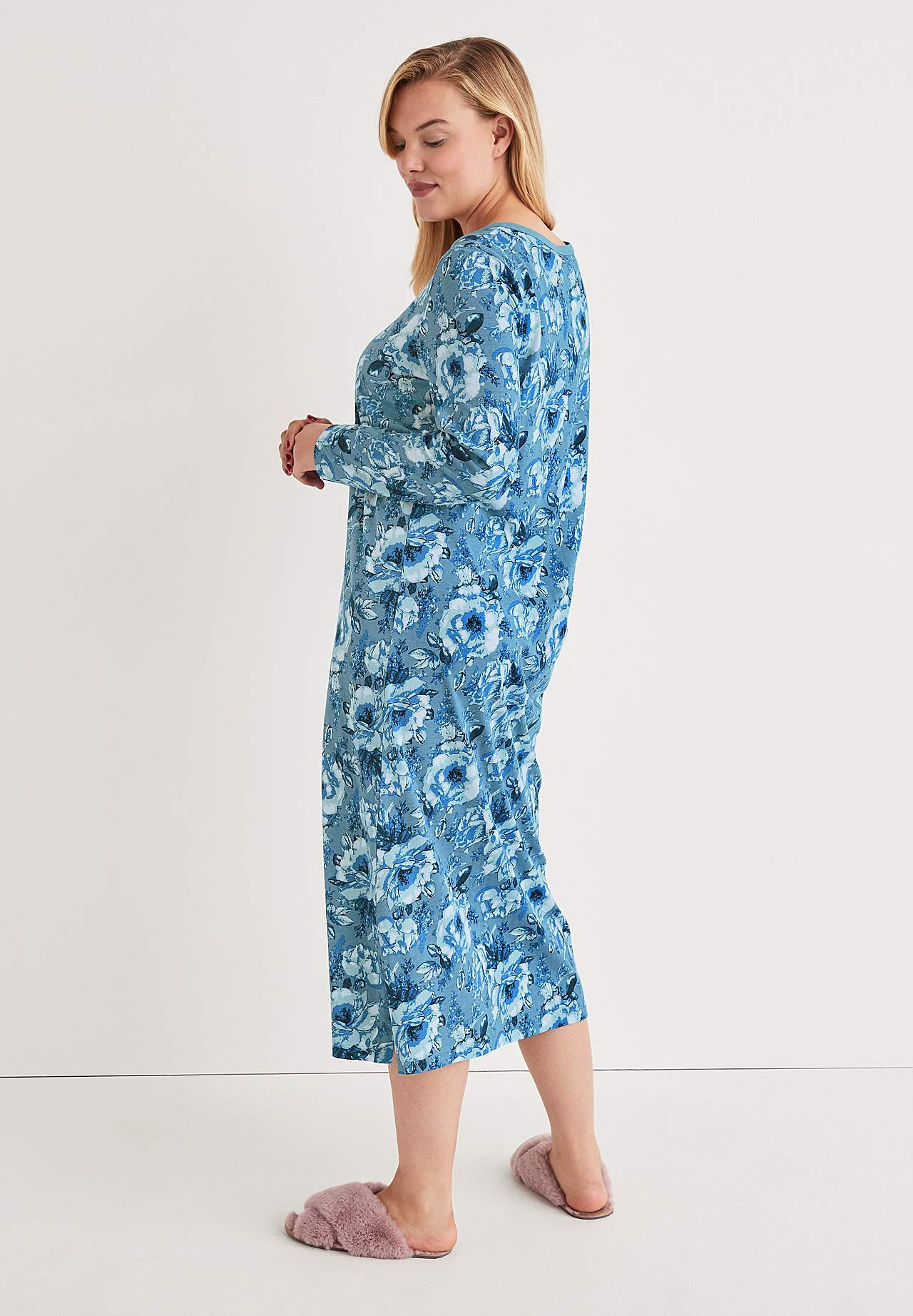 Nachthemd mit einem Blumen-Muster