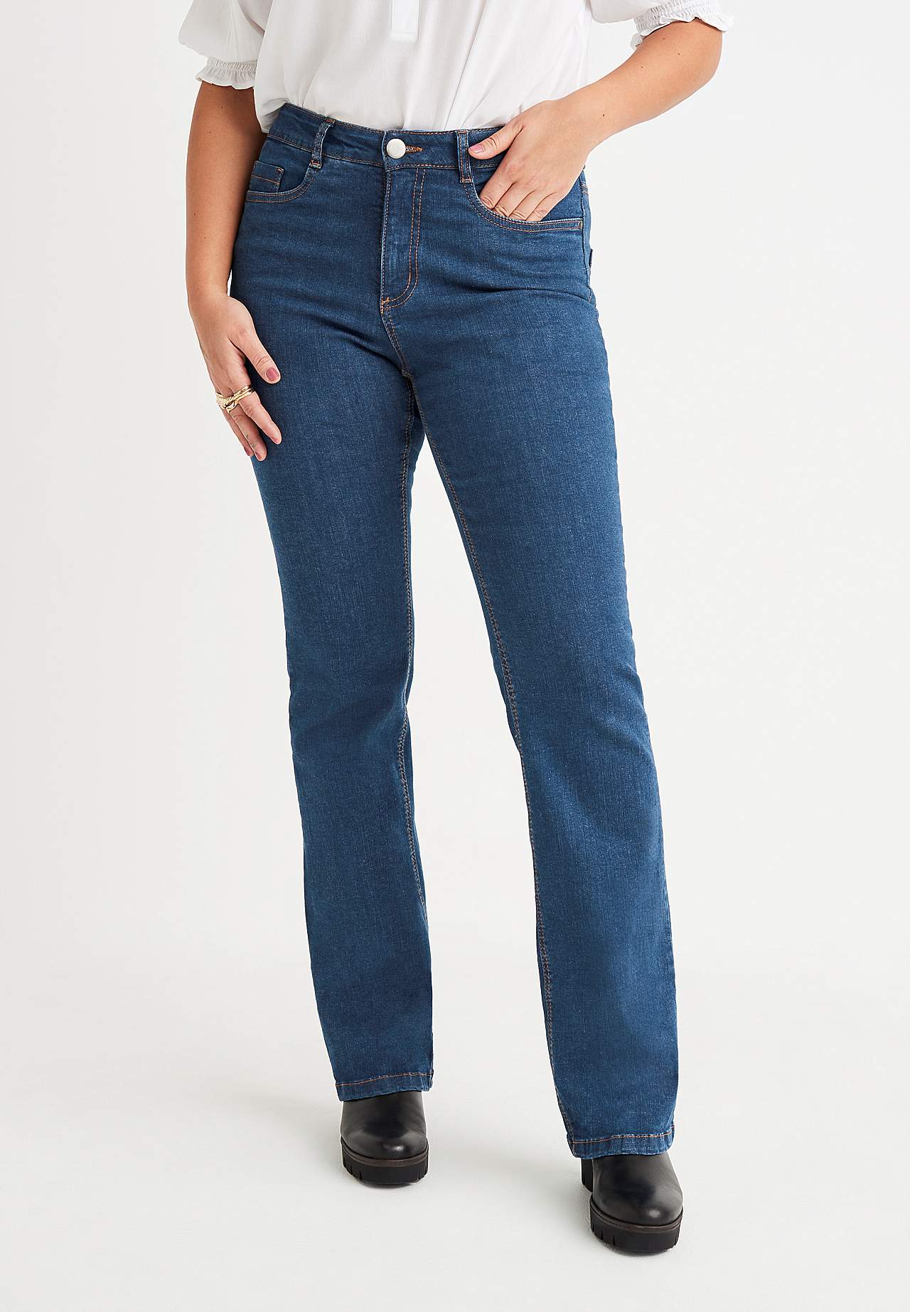 Sanft ausgestellte Jeans Nikita