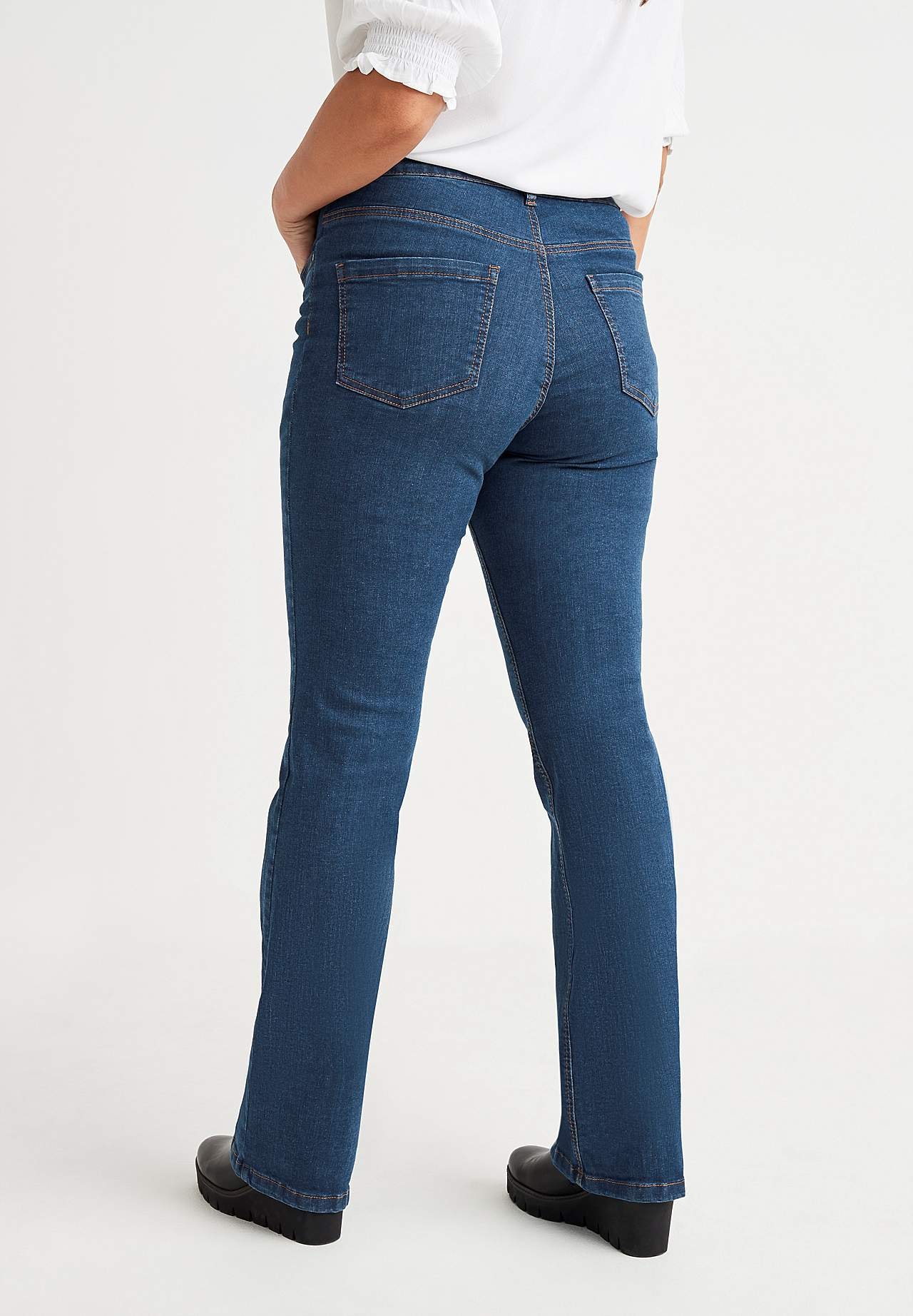 Sanft ausgestellte Jeans Nikita