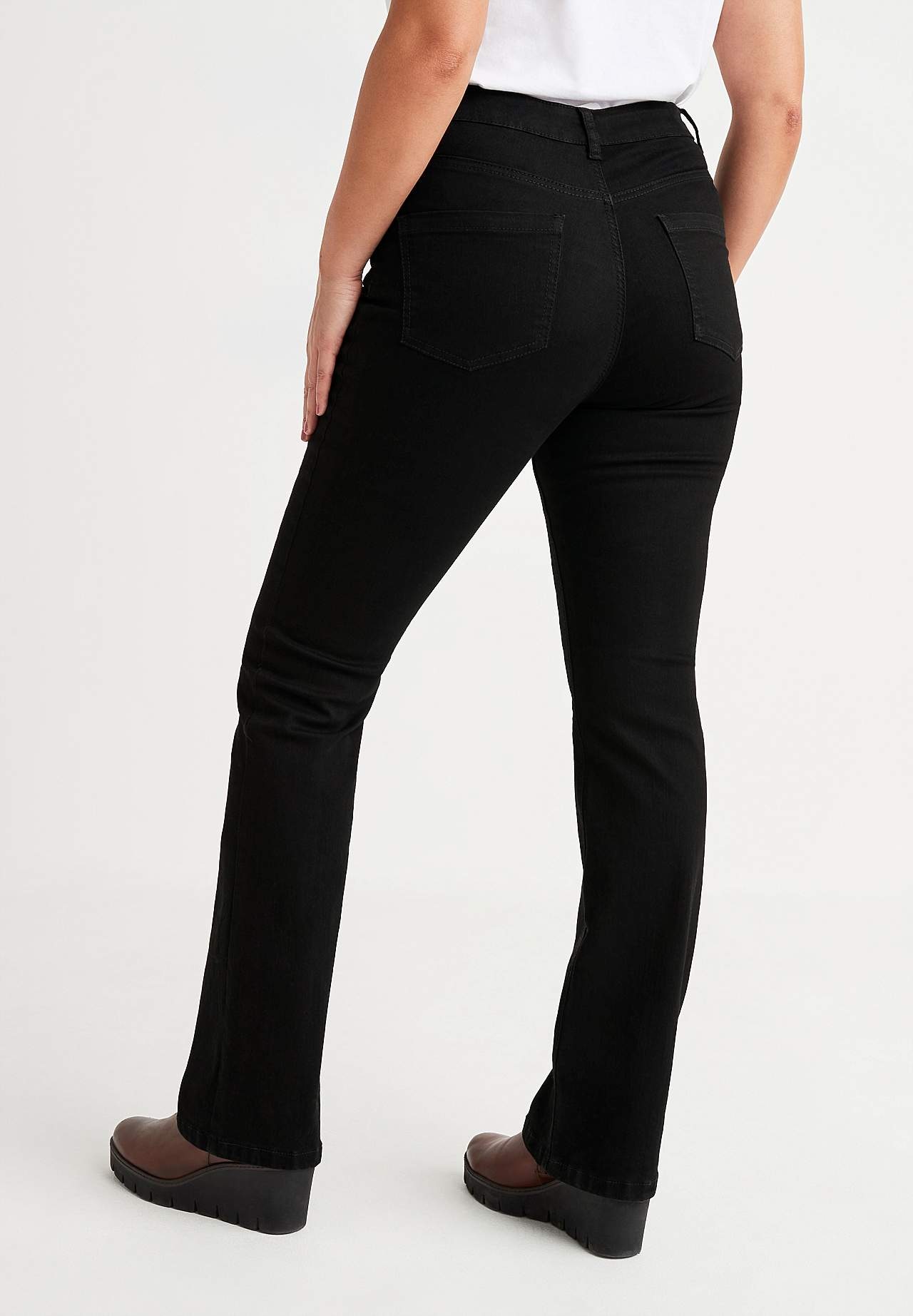 Sanft ausgestellte Jeans Nikita
