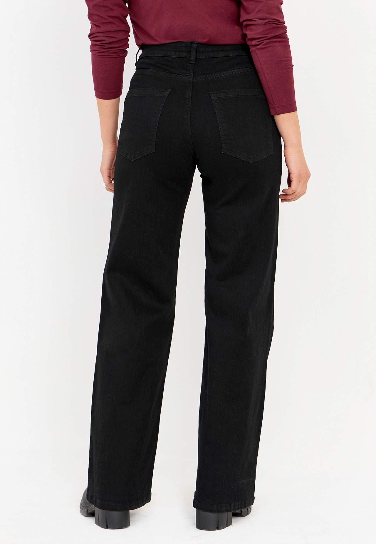 Breite Jeans mit hoher Taille
