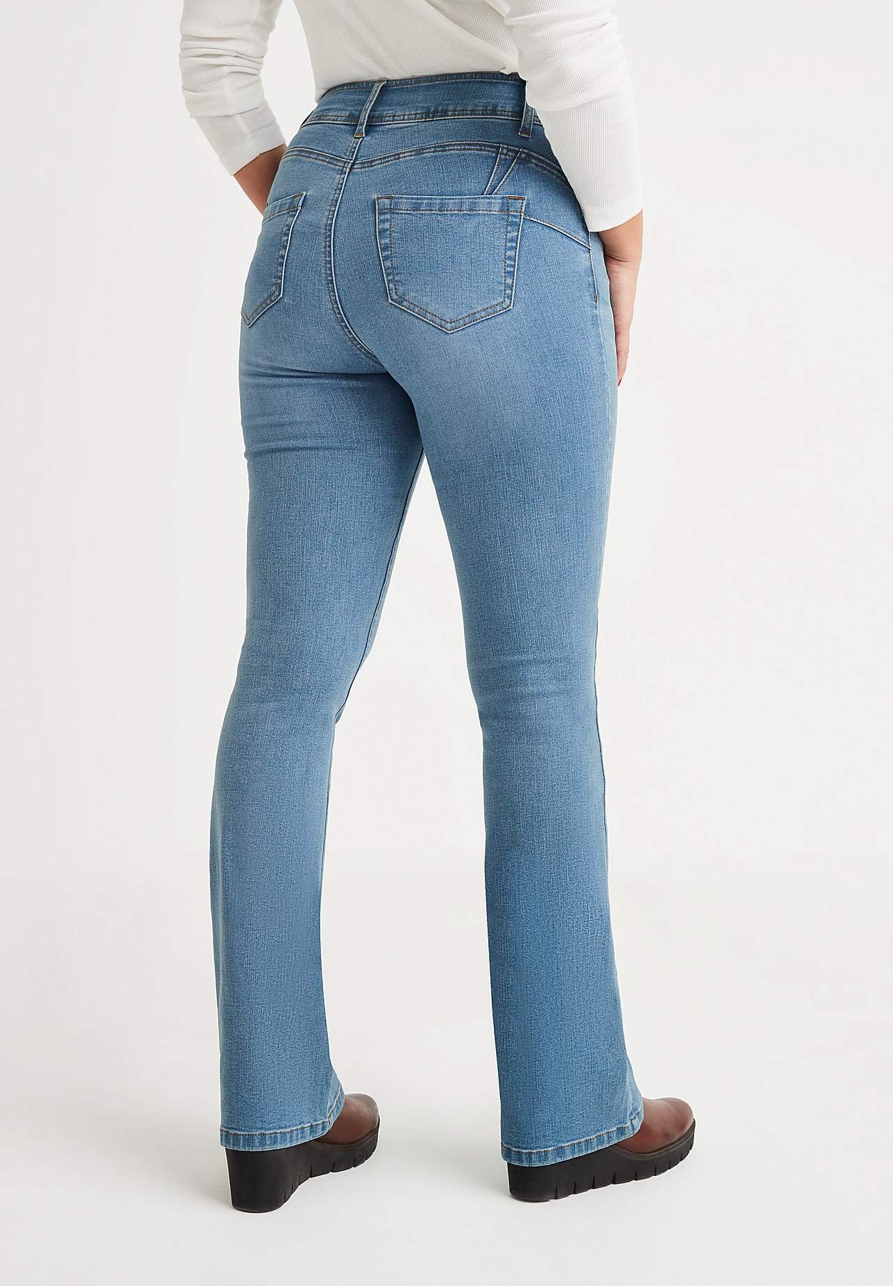 Superstretch figurformende Jeans mit Bootcut-Schnitt
