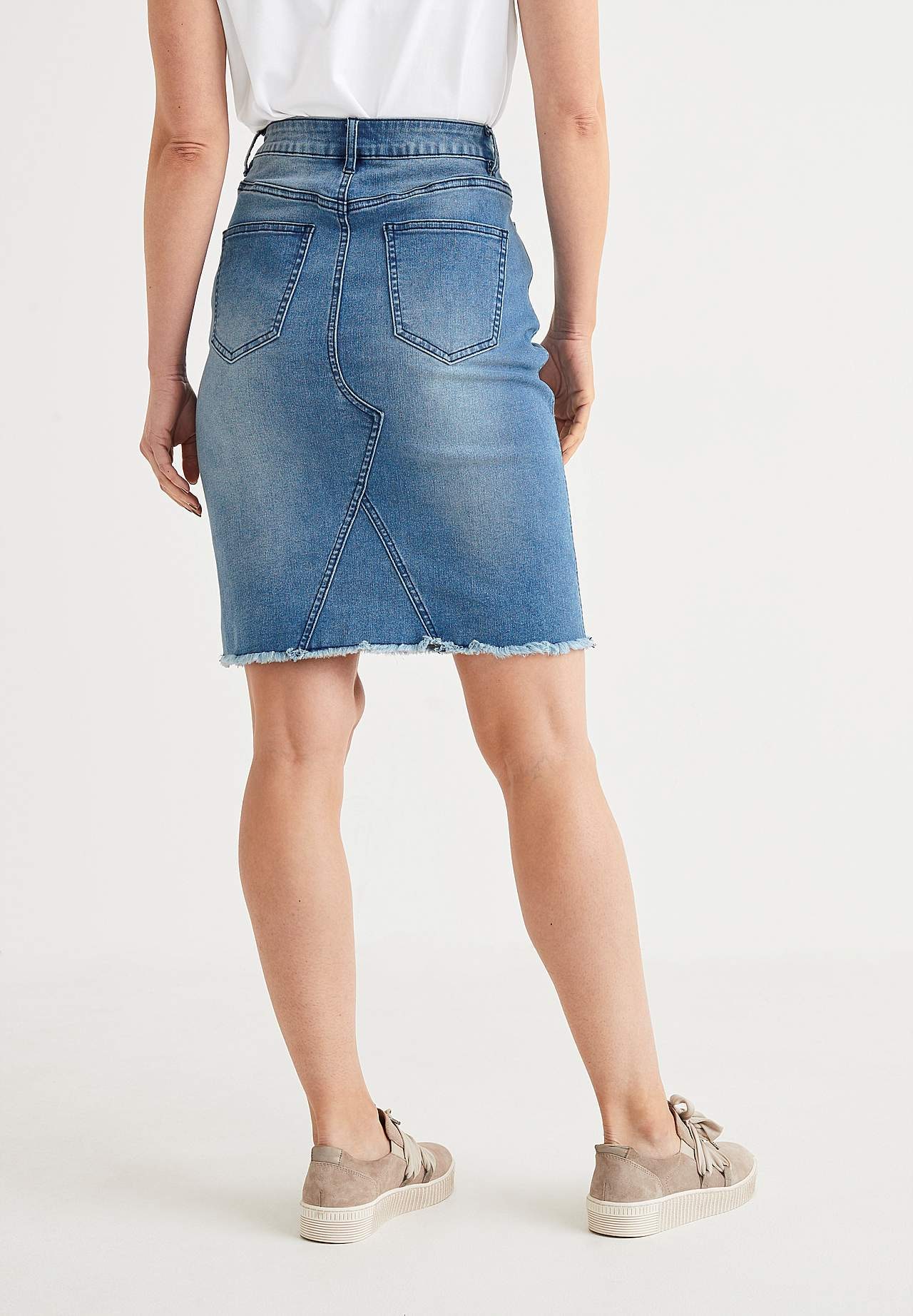 Jeansrock mit Stickereien