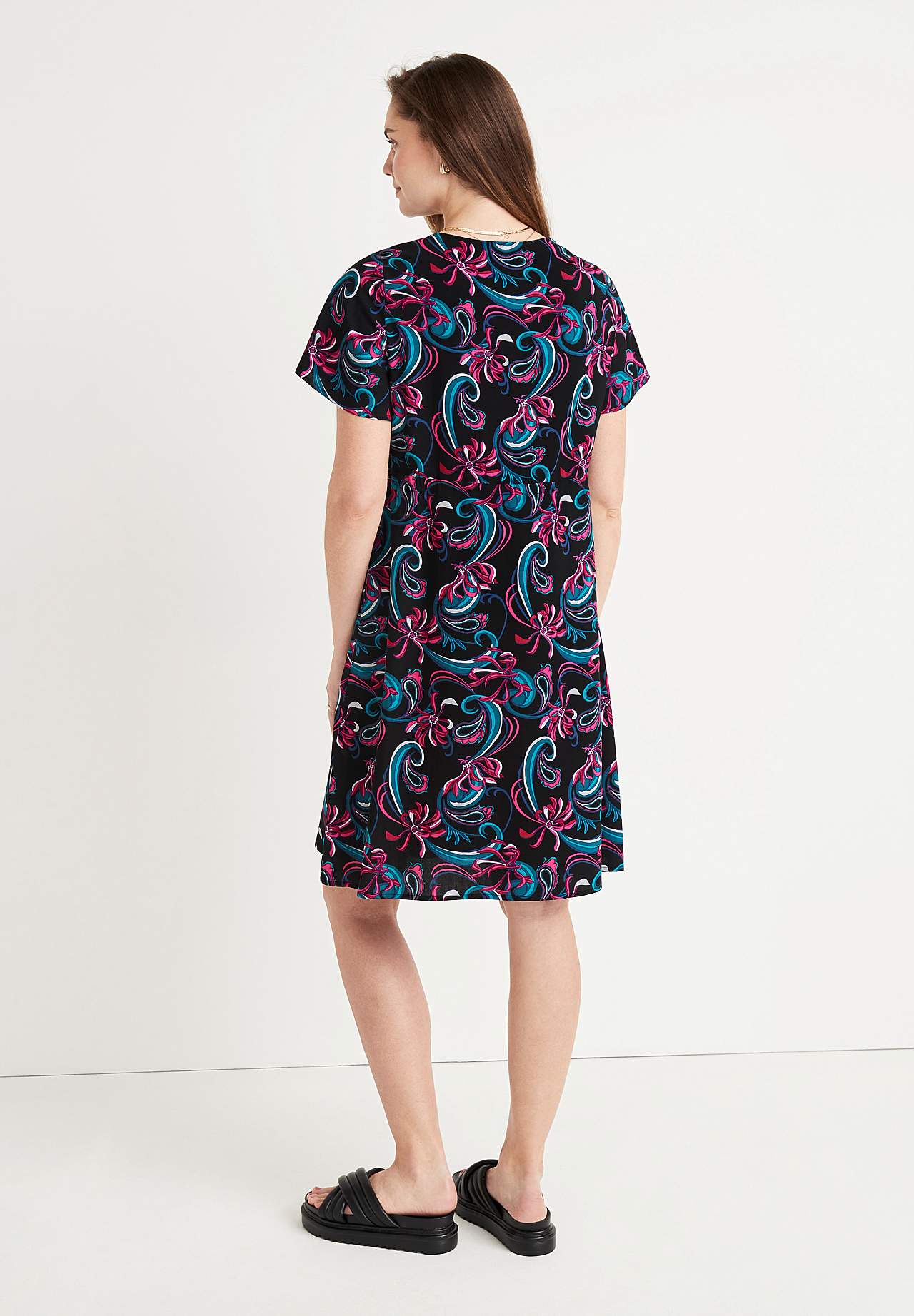 Gemustertes Viskosekleid mit kurzen Ärmeln Jennifer