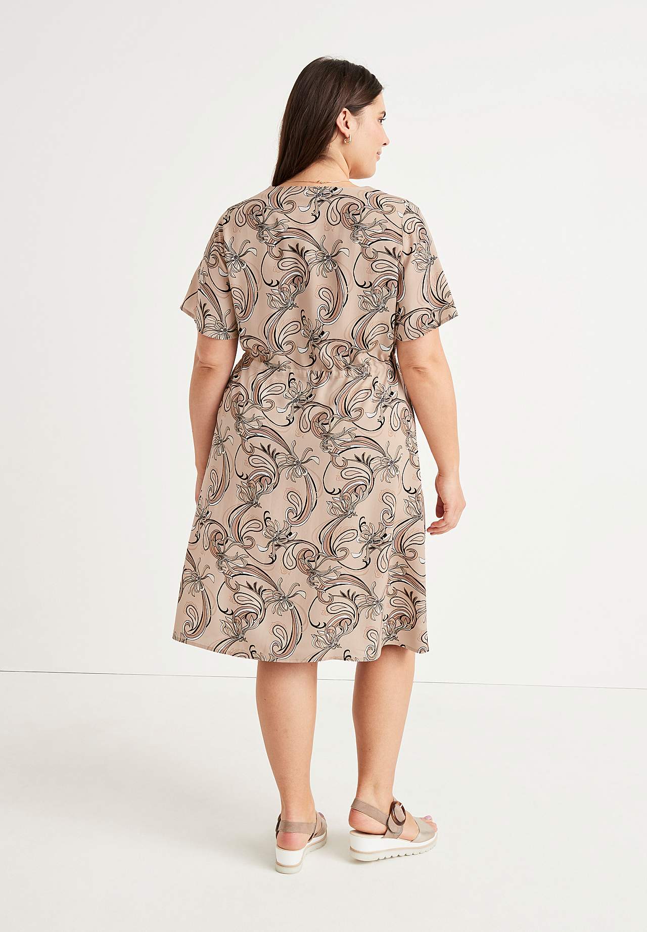 Gemustertes Viskosekleid mit kurzen Ärmeln Jennifer