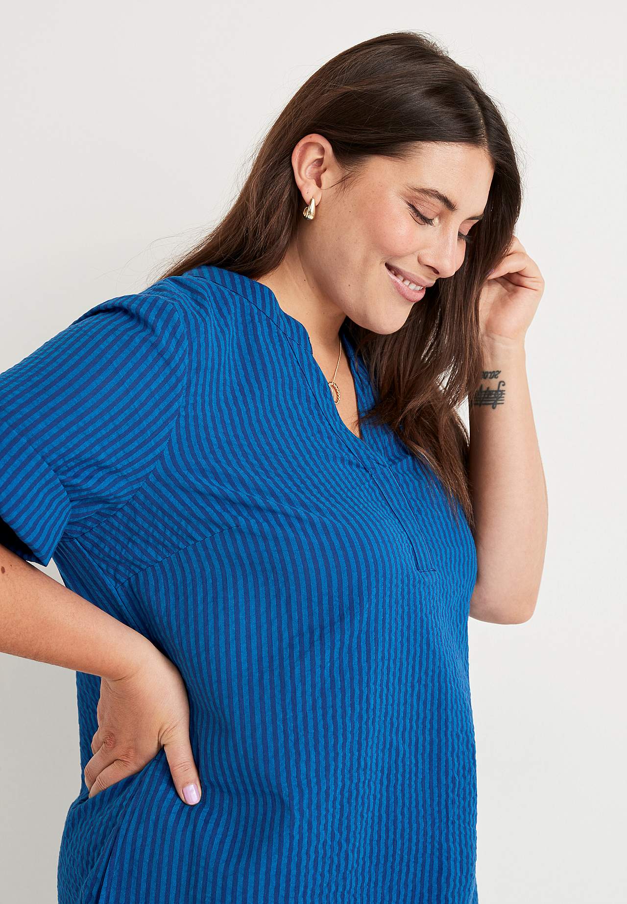 Gestreiftes Kleid aus Seersucker
