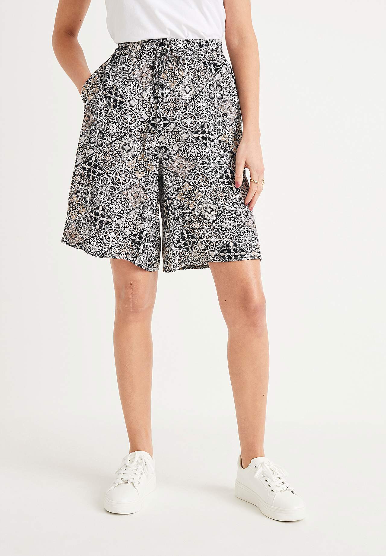 Shorts aus Qualität aus Krepp