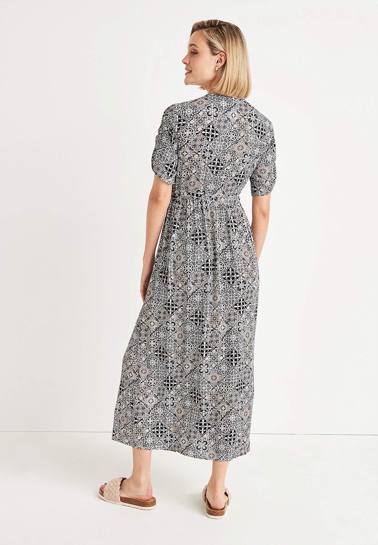 Kleid aus Krepp mit Bindeband in der Taille Mia
