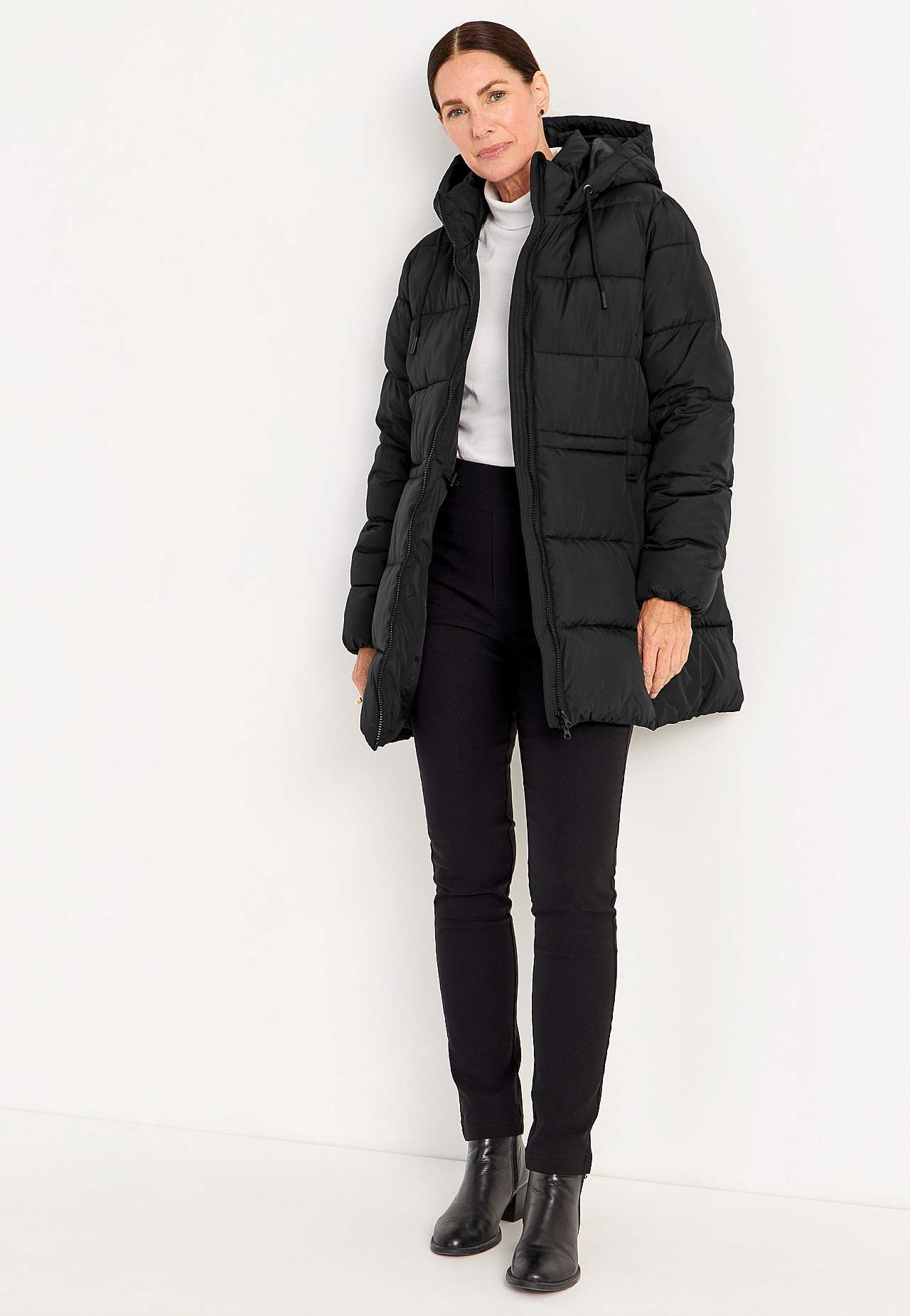 Warm gefütterte Jacke mit Kapuze