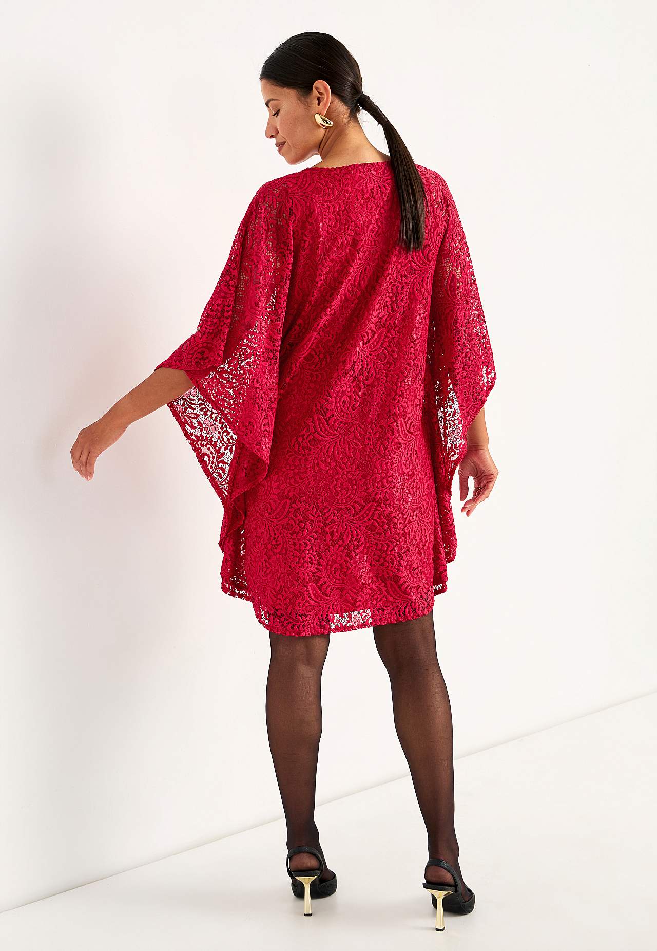 Kurzes Spitzenkleid