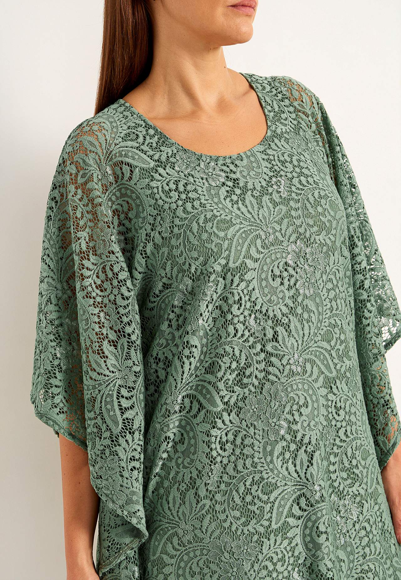 Kurzes Spitzenkleid