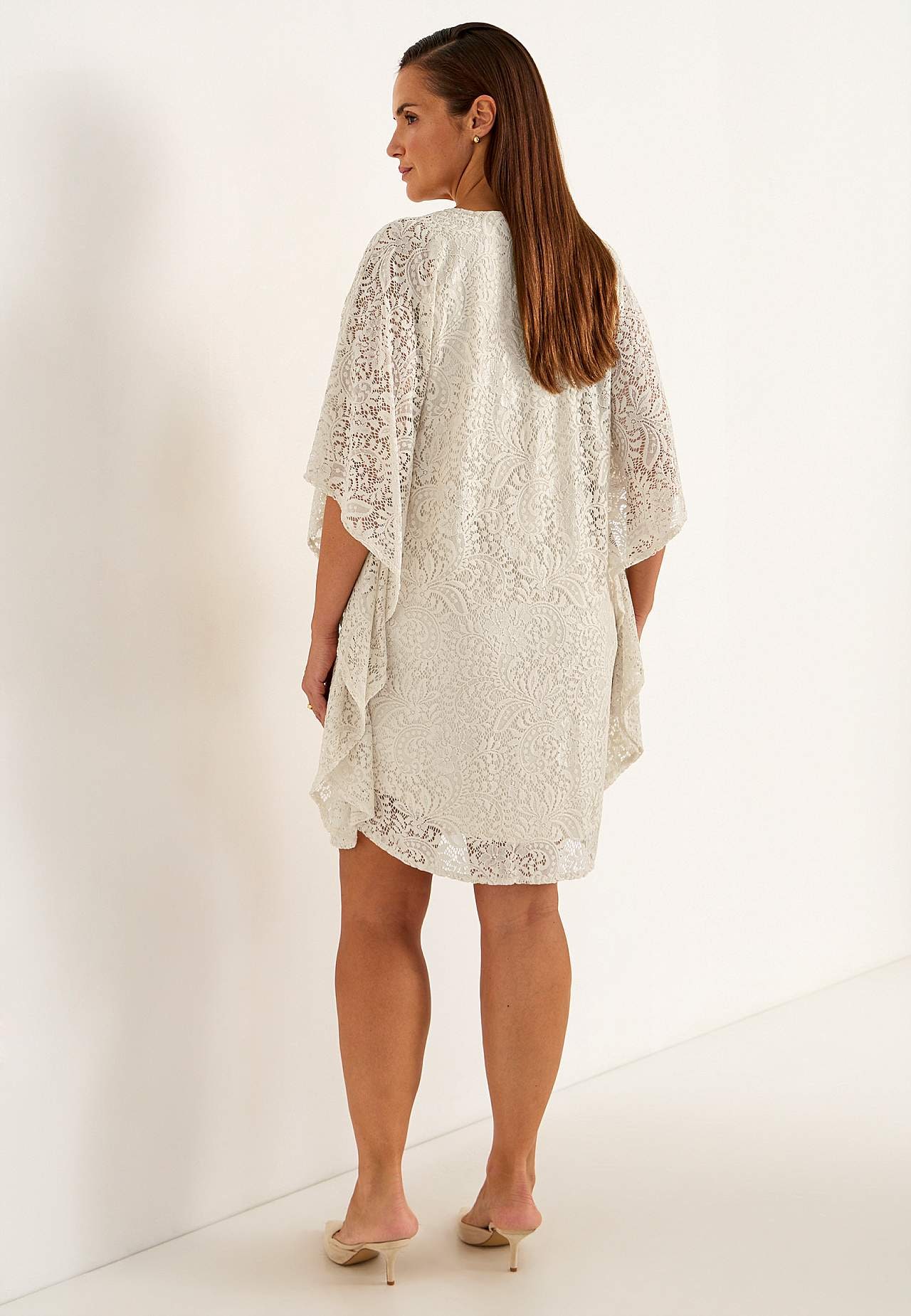 Kurzes Spitzenkleid