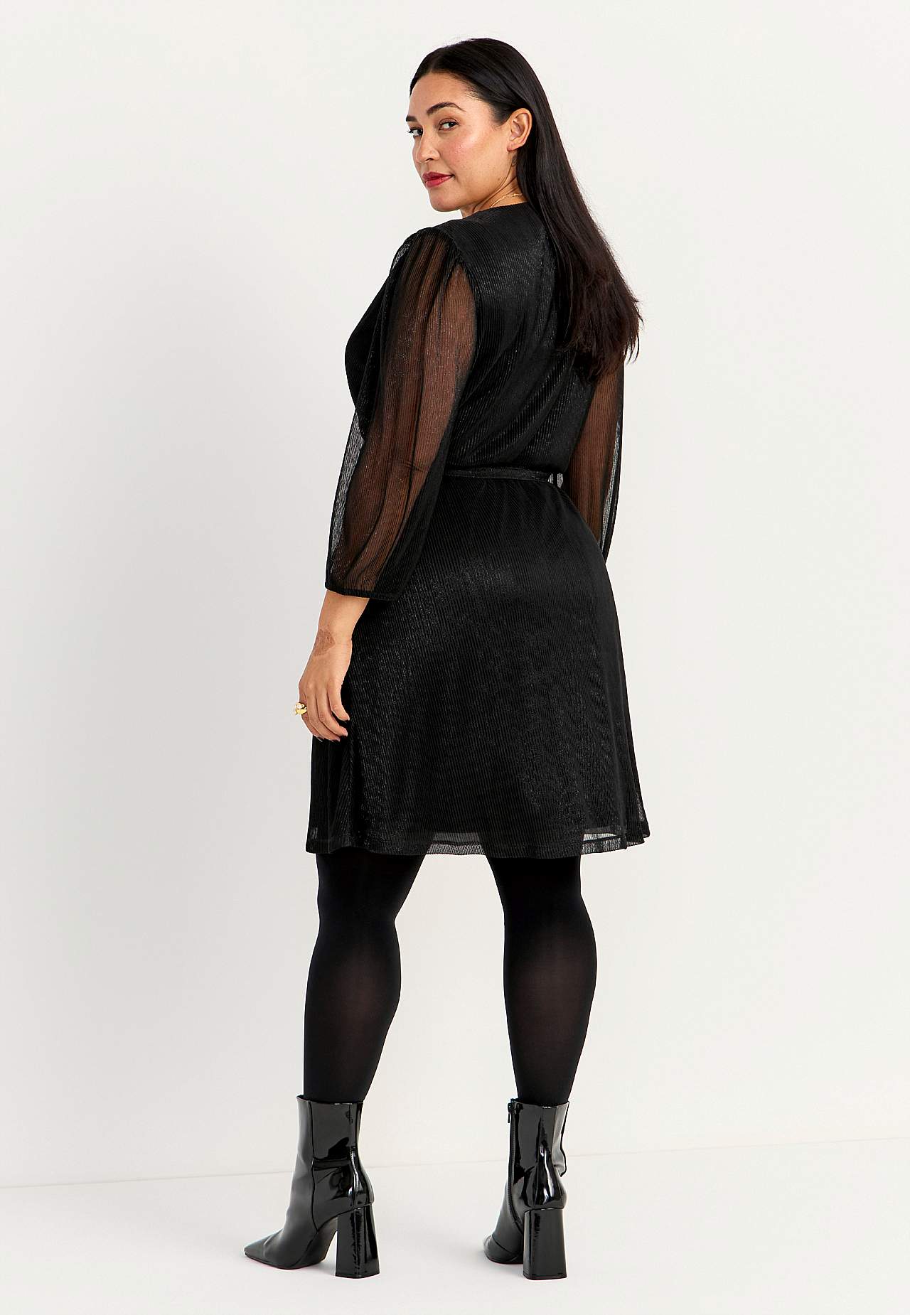 Glänzendes Partykleid mit überlappendem Design