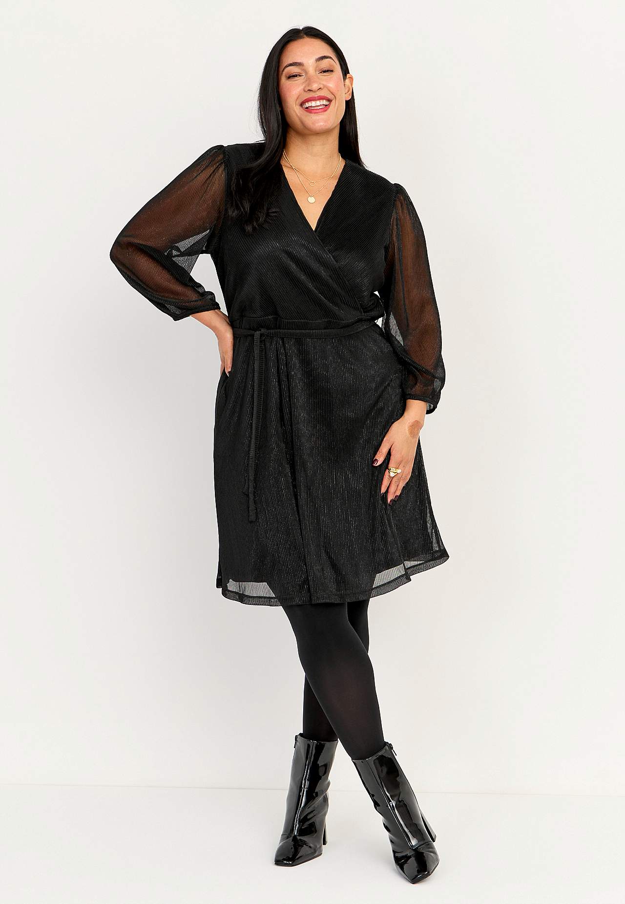 Glänzendes Partykleid mit überlappendem Design