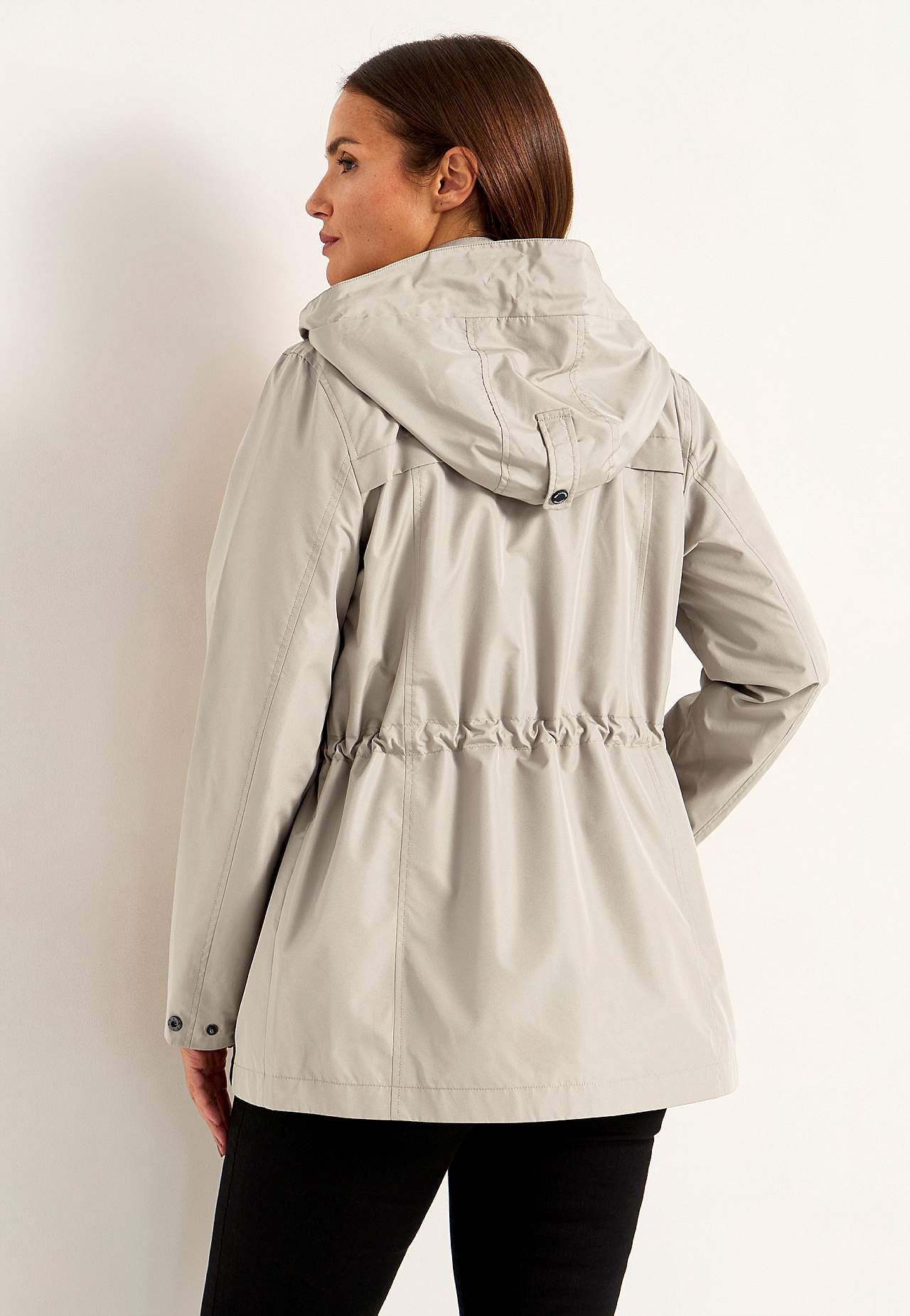 Winddichte Jacke mit Kapuze