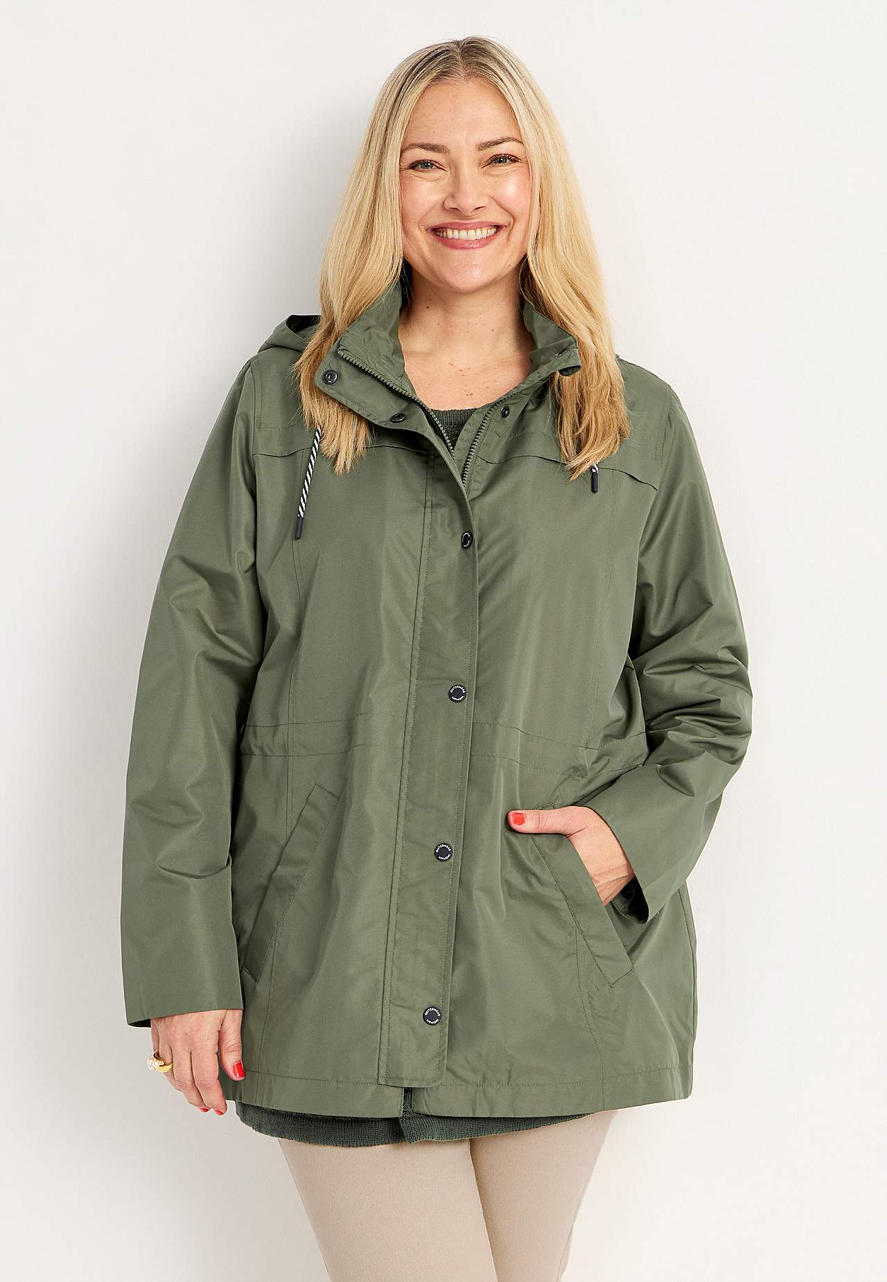 Winddichte Jacke mit Kapuze