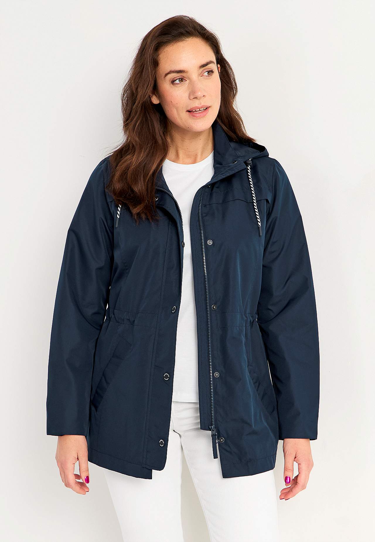 Winddichte Jacke mit Kapuze