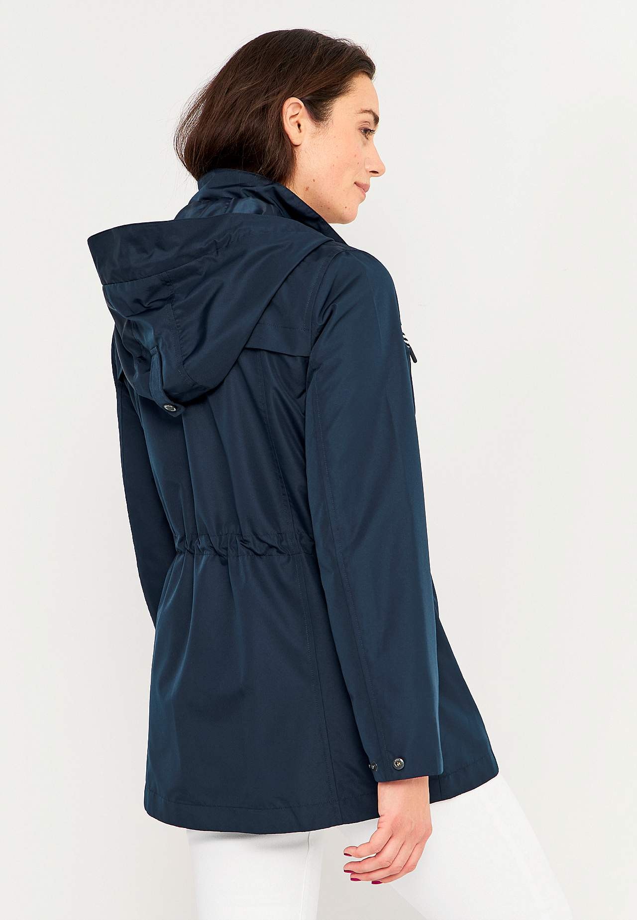 Winddichte Jacke mit Kapuze