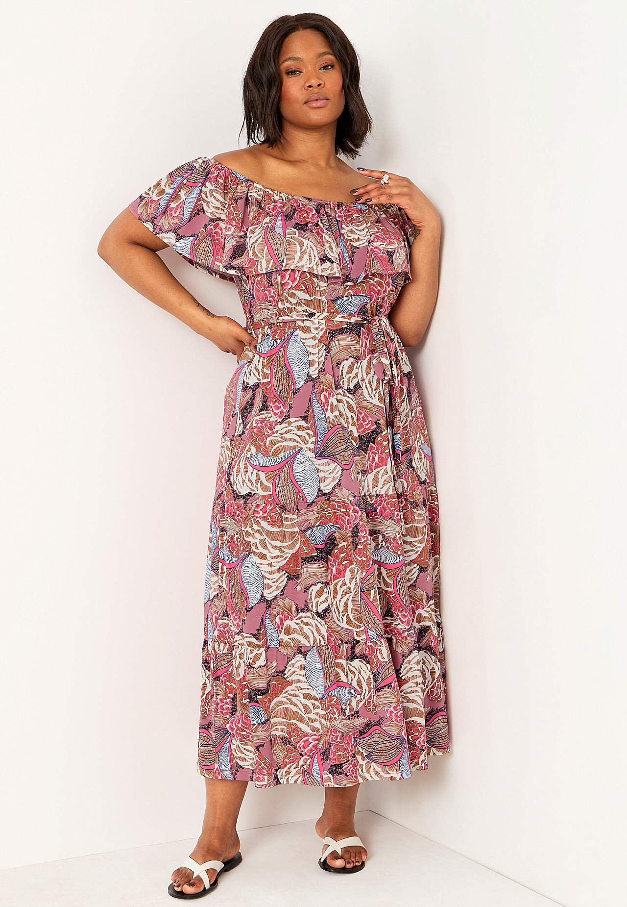 Gemustertes schulterfreies Kleid