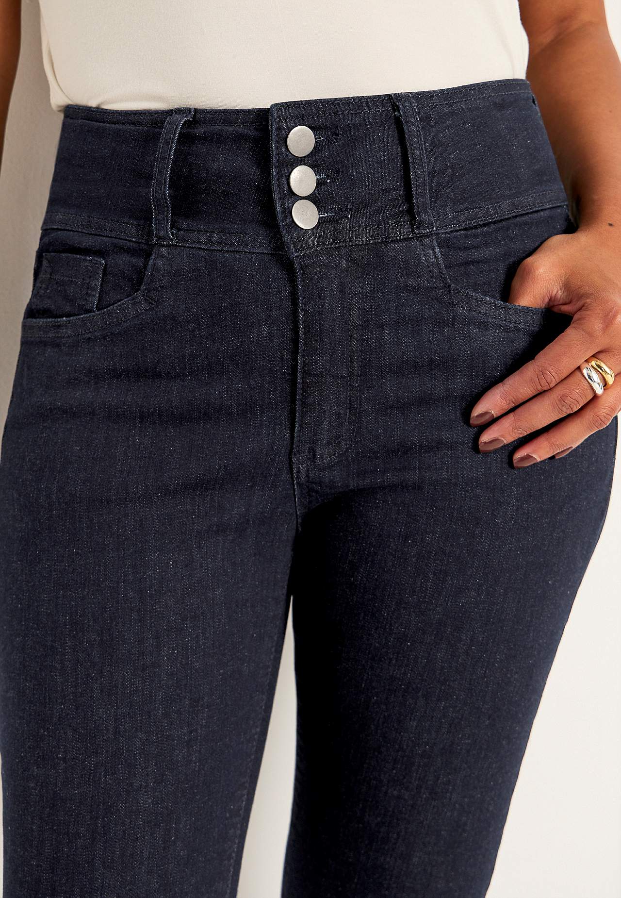 Schmale Jeans mit hohem Schnitt - drei Längen