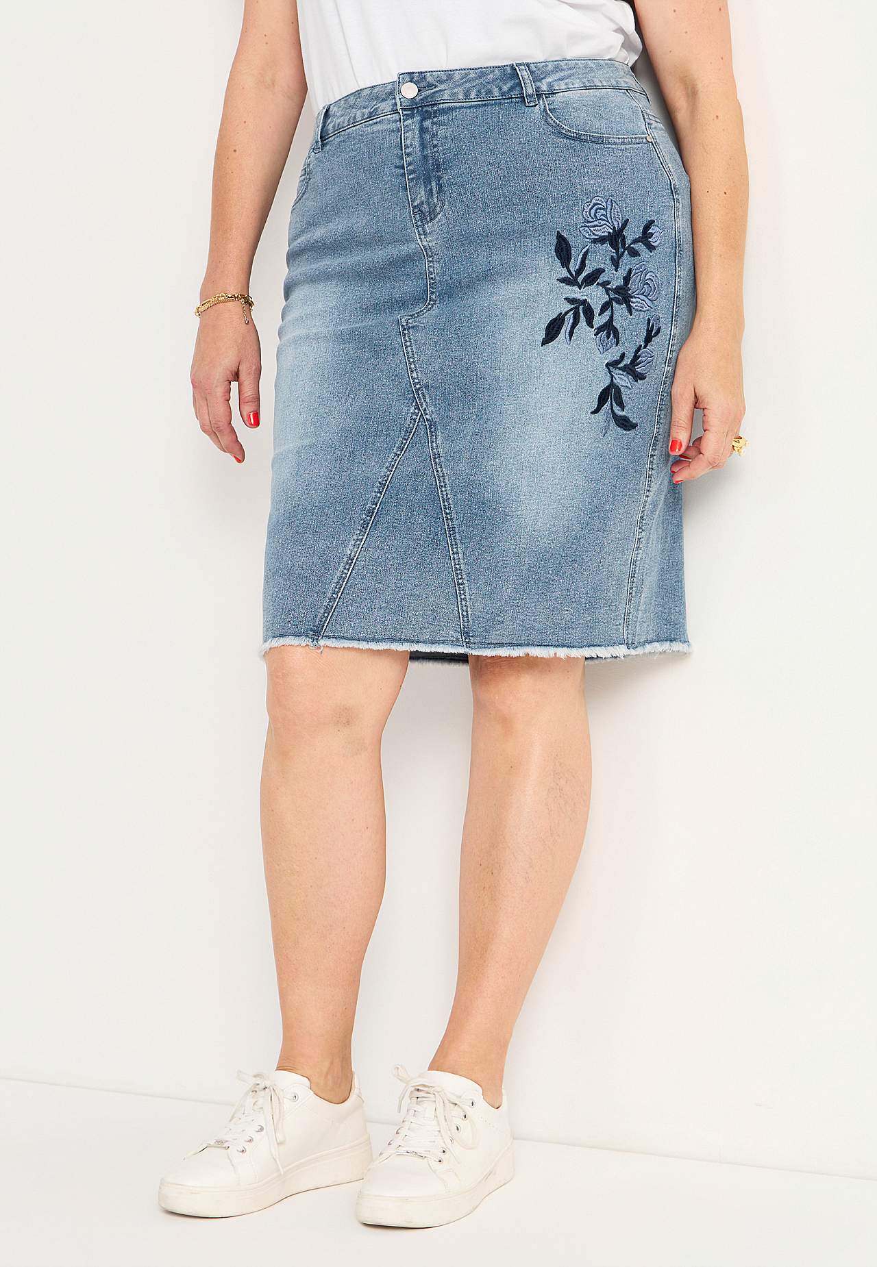 Jeansrock mit Stickereien