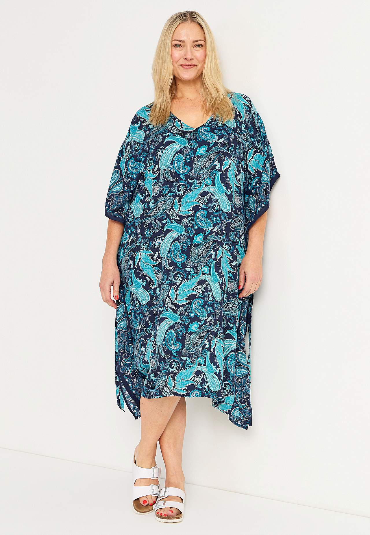 Strand-Kaftan mit Gürtelschnalle und einem Paisley-Muster