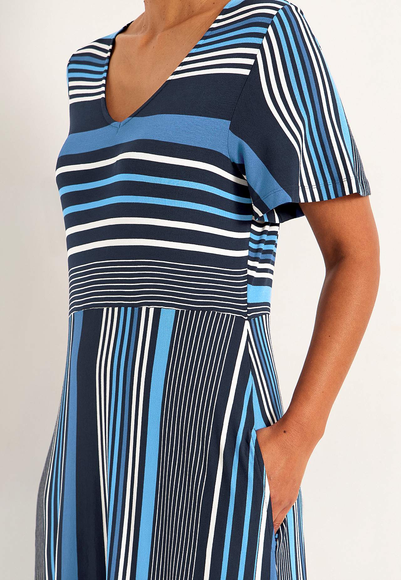 Gestreiftes Viskosekleid