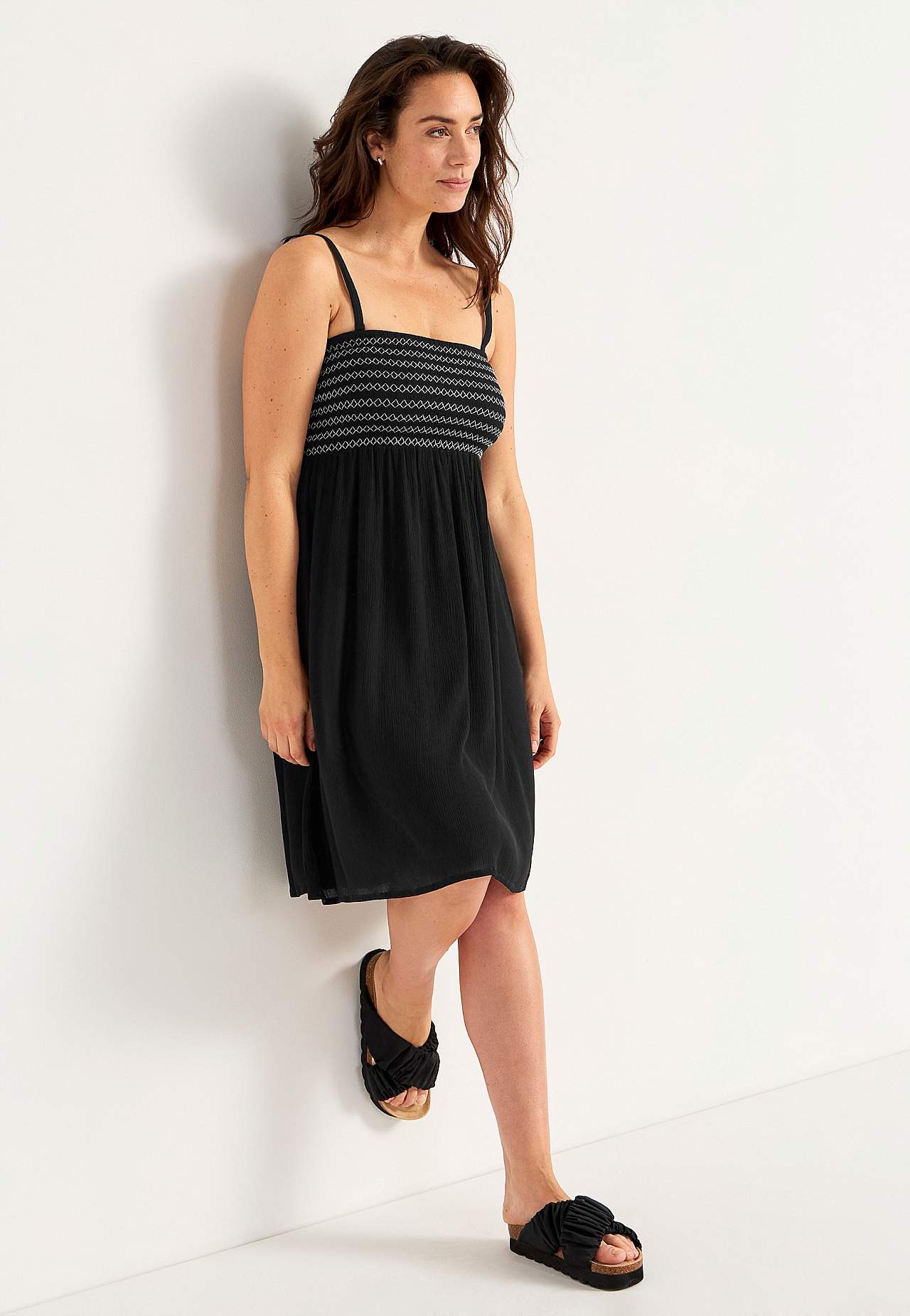 Kleid mit Smokarbeit
