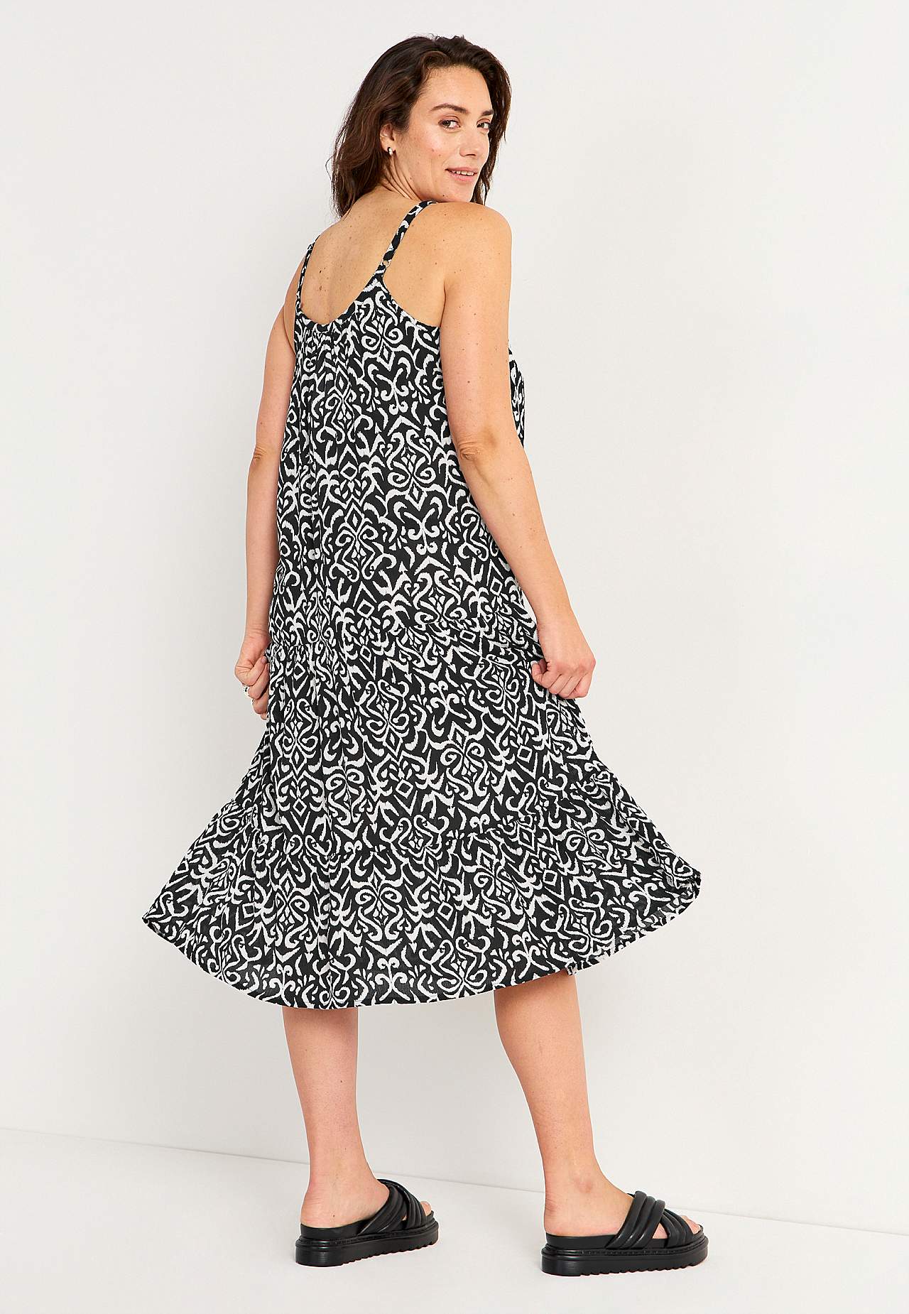 Gemustertes, langes Strandkleid